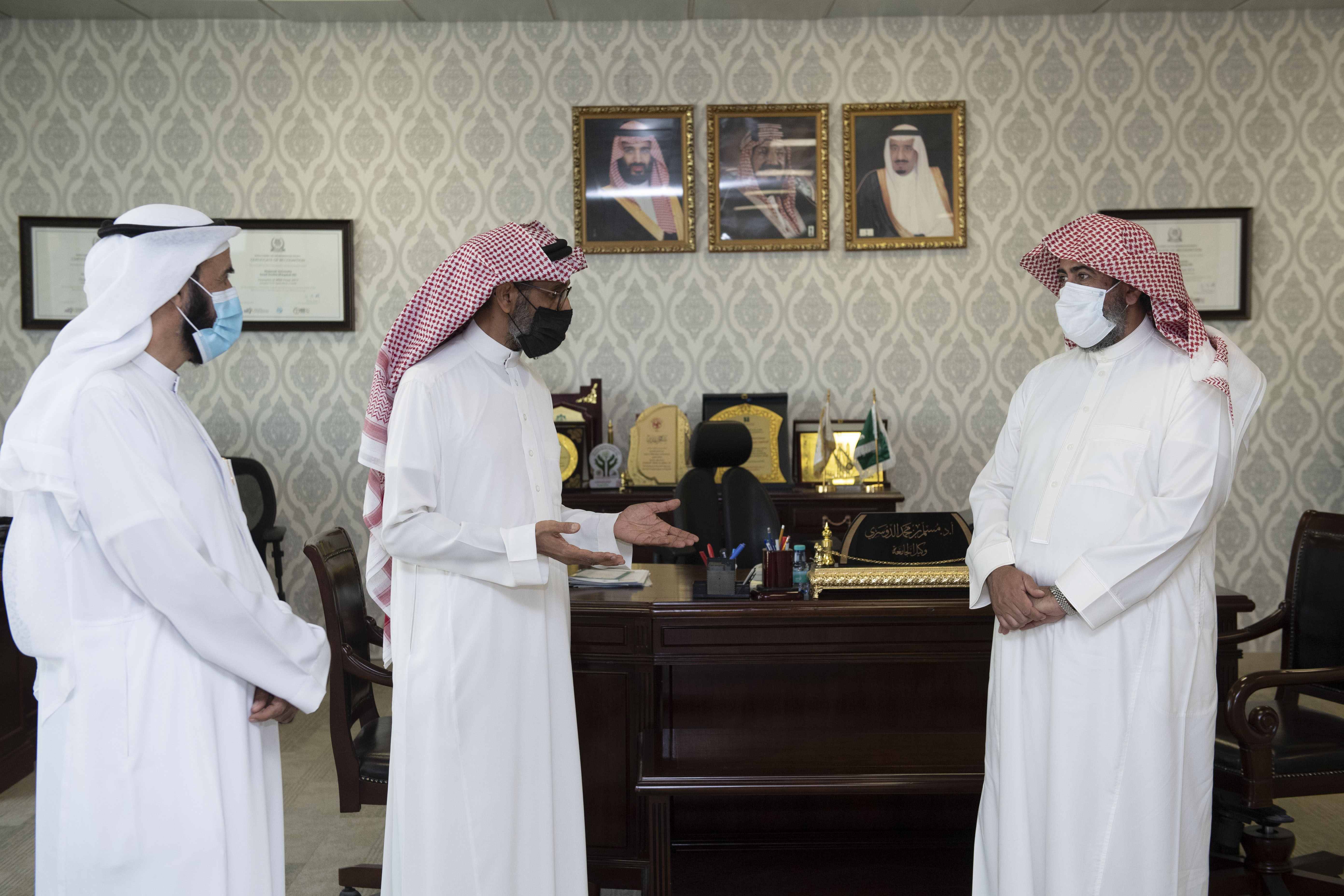  وكيل الجامعة يستقبل فريق المسؤولية الاجتماعية بنادي الفيصلي