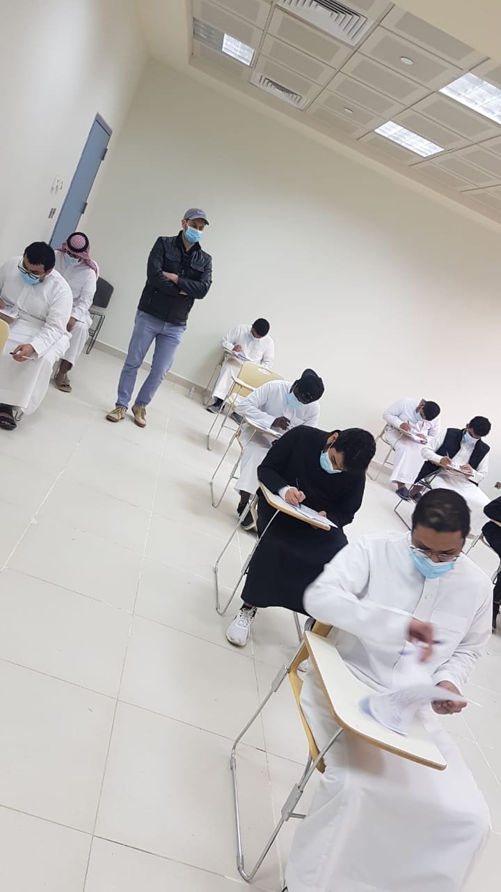 صورة من قاعة الإختبار