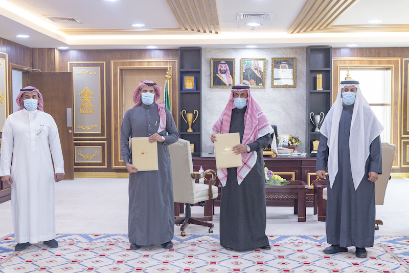 الجامعة