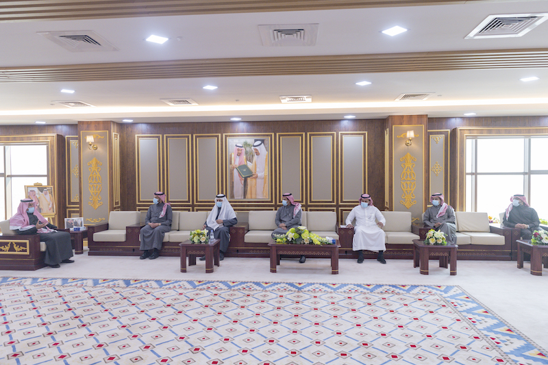 الجامعة
