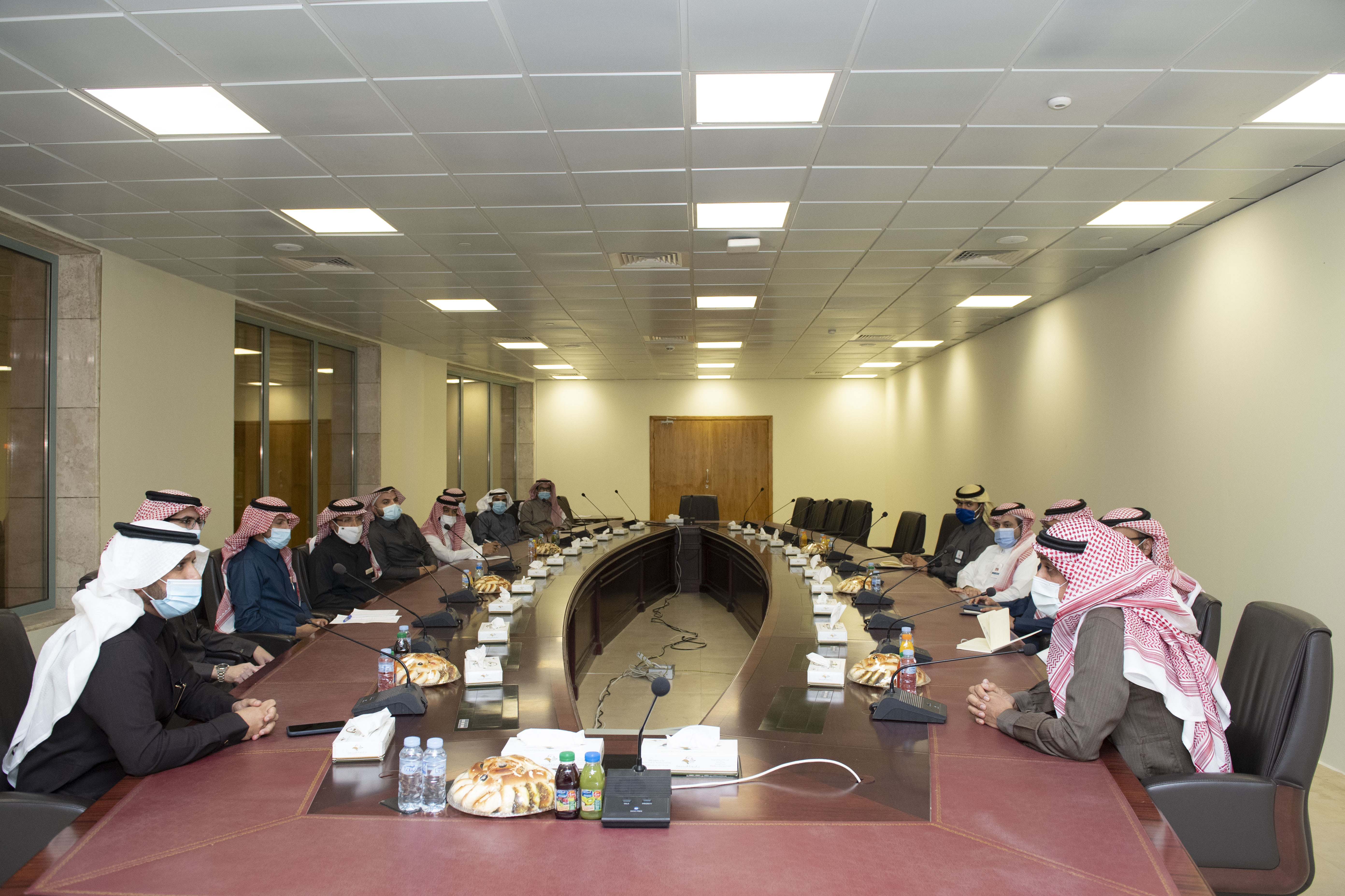 الجامعة