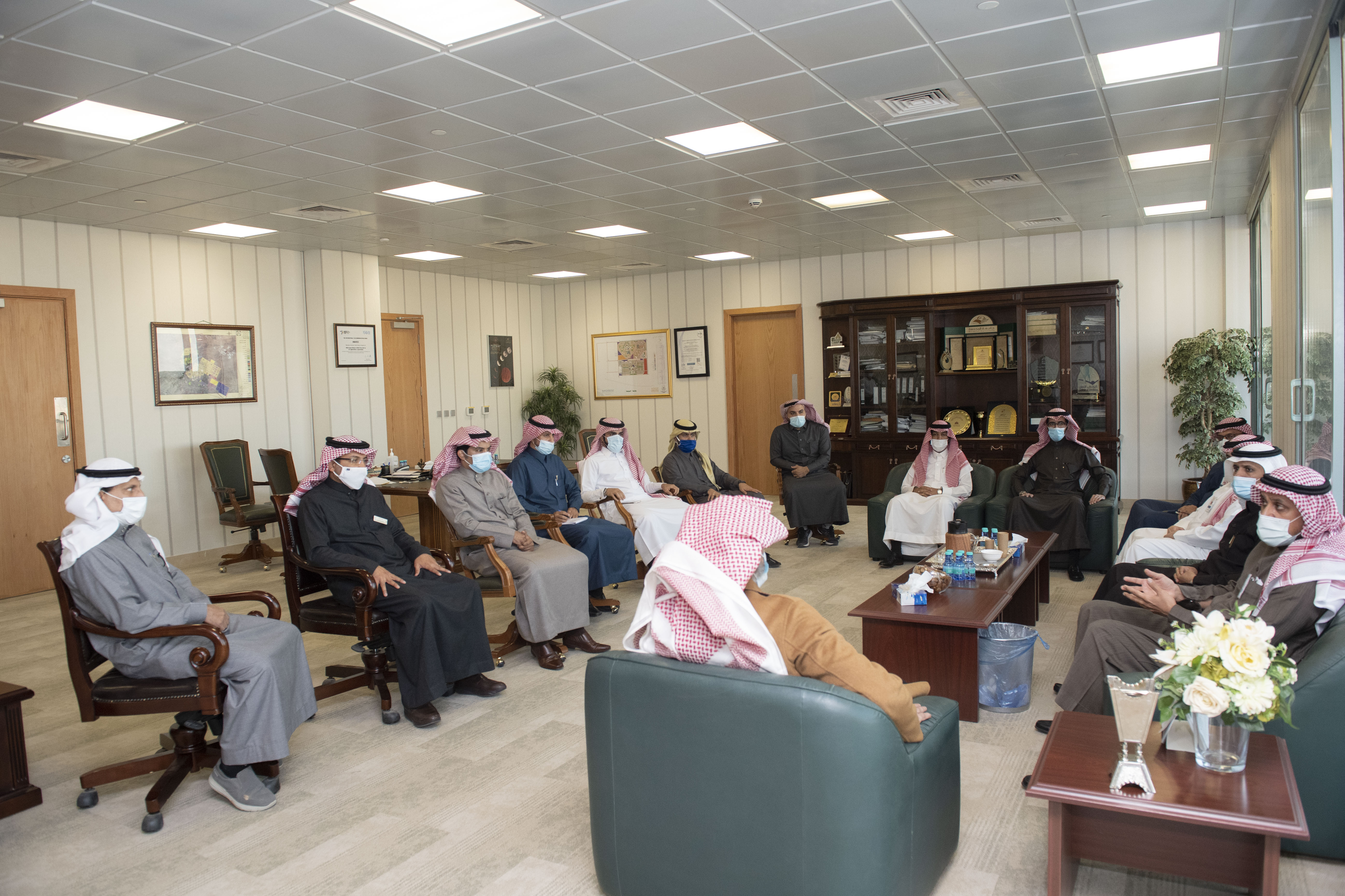 الجامعة