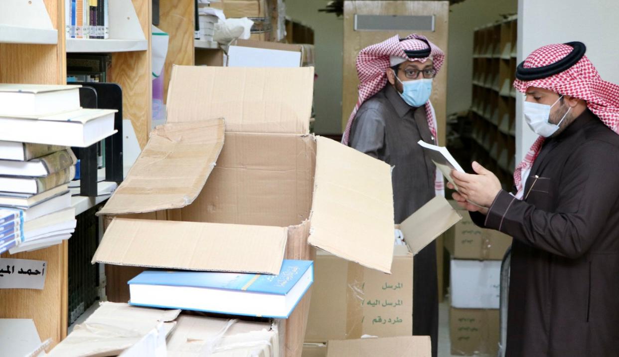 عميد شؤون المكتبات يزور قسم الإجراءات الفنية بالعمادة
