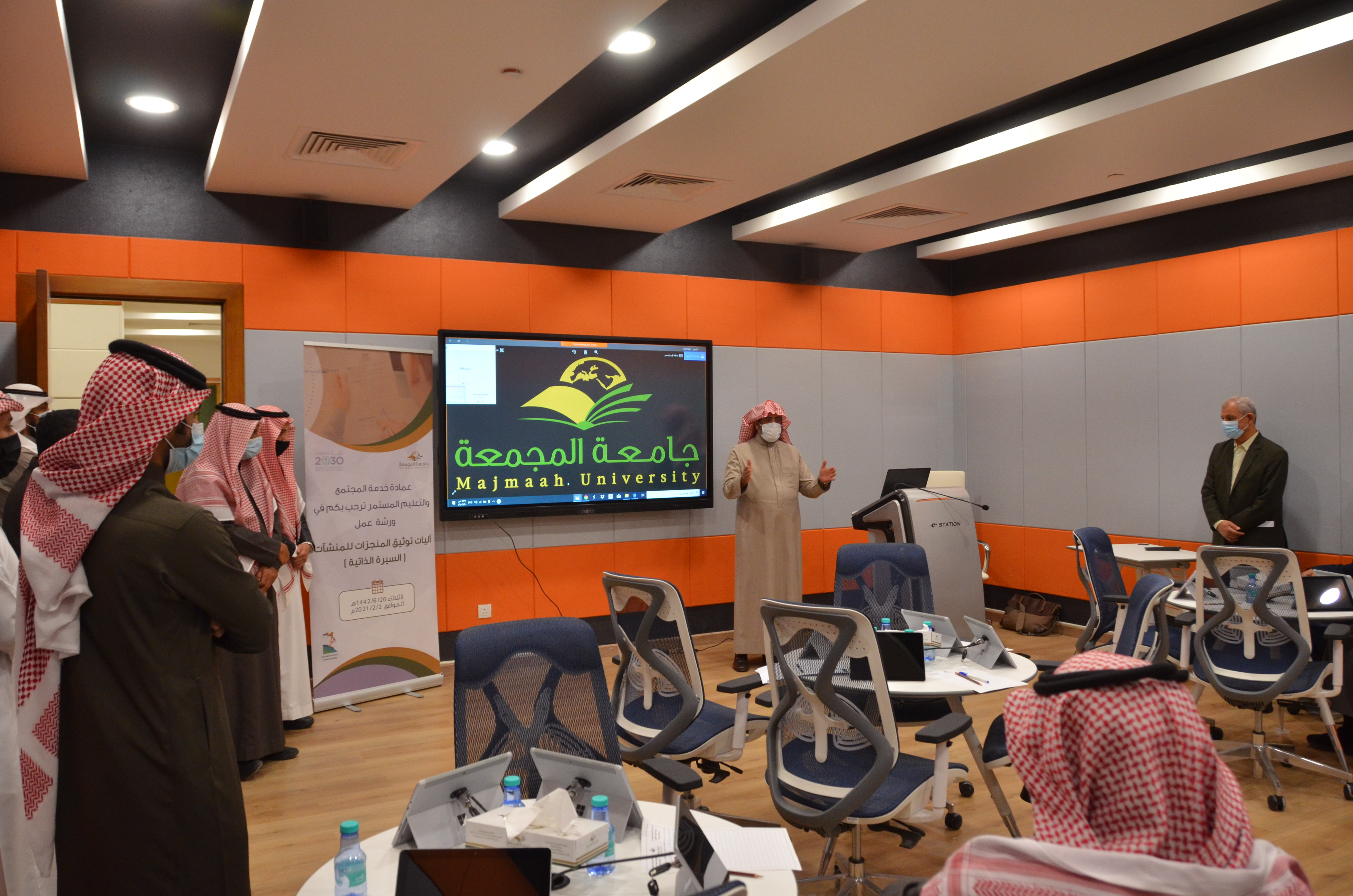وكيل الجامعة يُكّرم المشاركين في ورشة آليات توثيق المنجزات للمنشآت المجتمعية