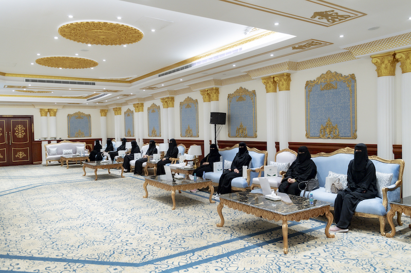 الجامعة