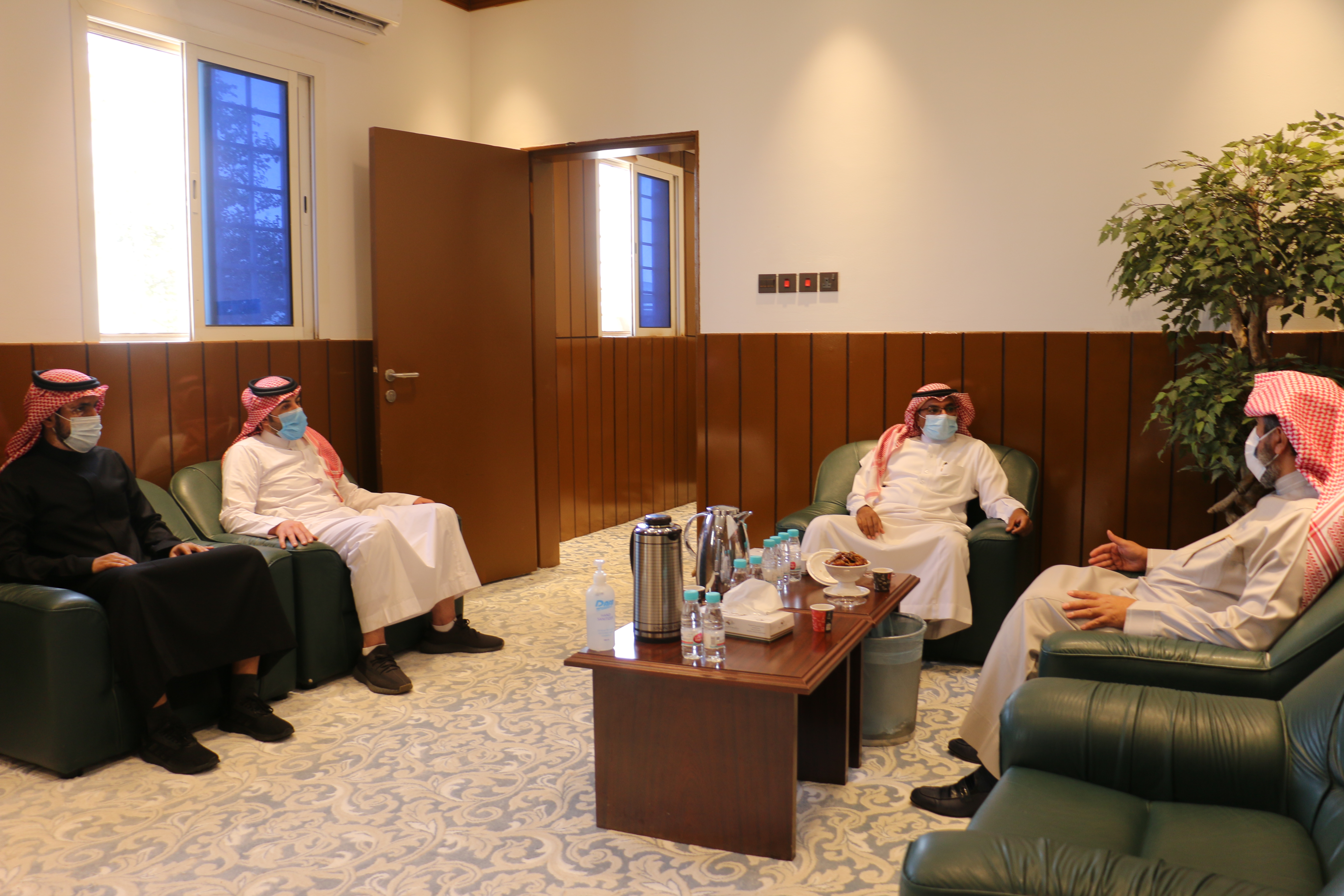 وكيل الجامعة يزور الإدارة العامة للتشغيل والصيانة