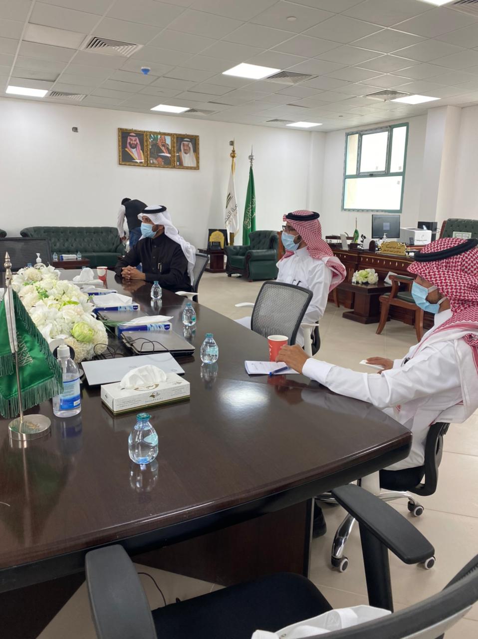 عمادة الدراسات العليا تزور كلية الهندسة