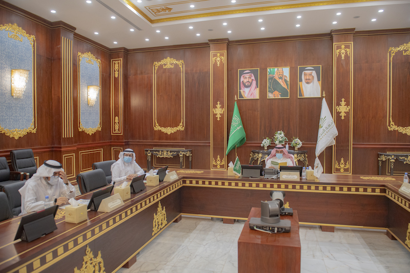 الجامعة