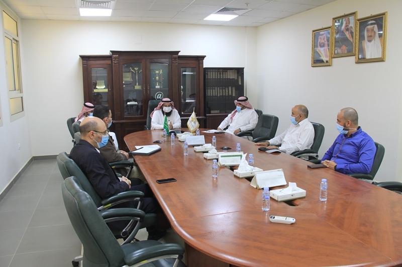 وكالة الكلية للدراسات العليا والبحث العلمي تقيم اجتماعها الدوري الخاص بوحدة خدمة المجتمع