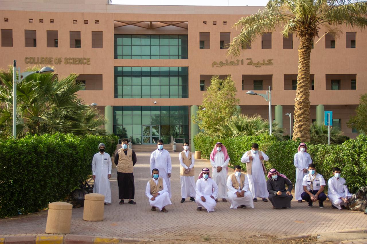 "الإدارة" بالتعاون مع عمادة شؤون الطلاب تُطلق حملة تنظيف للحرم الجامعي بالمجمعة والزلفي