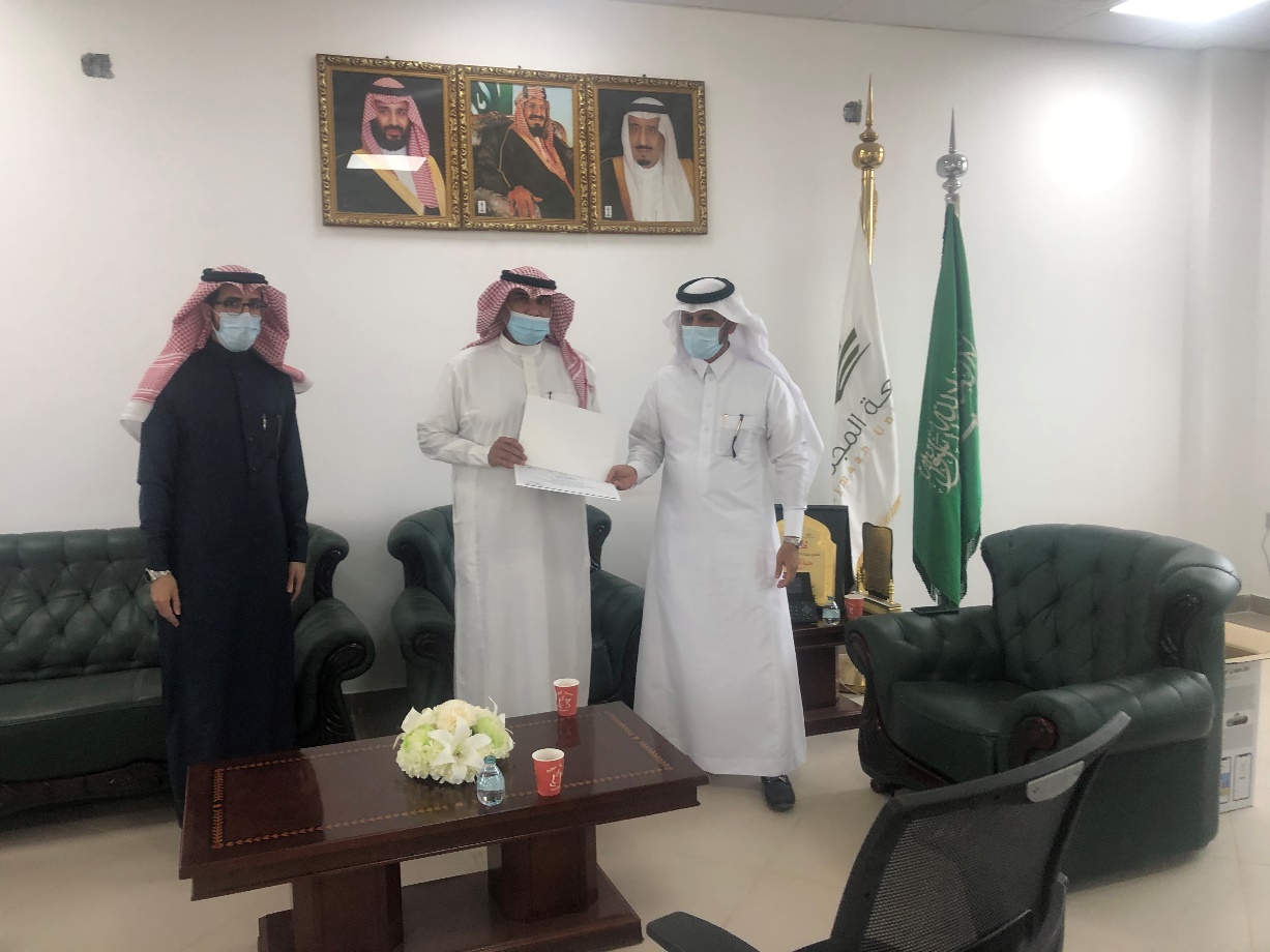 استقبال عميد كلية الهندسة لرئيس مركز الابتكار وريادة الأعمال وتكريم المشاركين في ورشة العمل