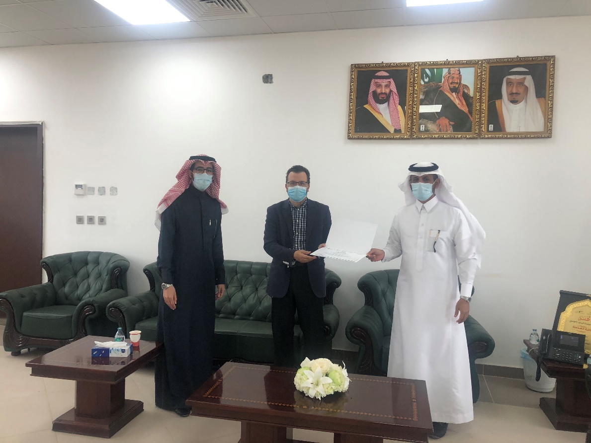 استقبال عميد كلية الهندسة لرئيس مركز الابتكار وريادة الأعمال وتكريم المشاركين في ورشة العمل