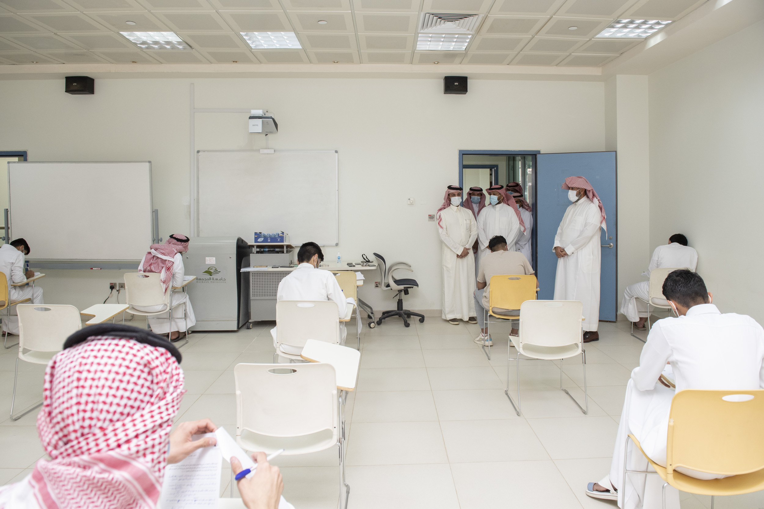 وكل الجامعة يقوم بجولة تفقدية لعدد من كليات الجامعة للاطلاع على جاهزية مقرات الاختبارات