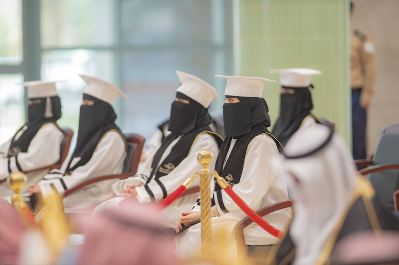 الجامعة