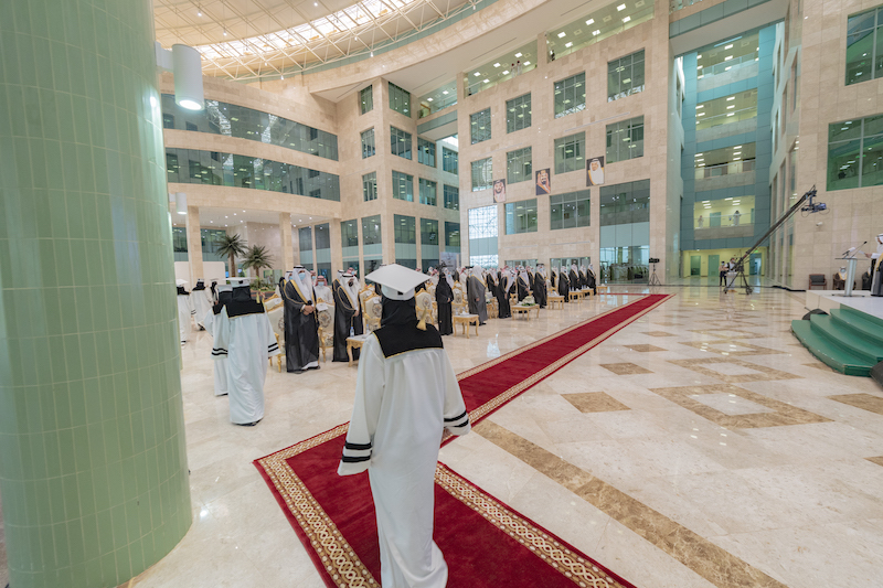 الجامعة