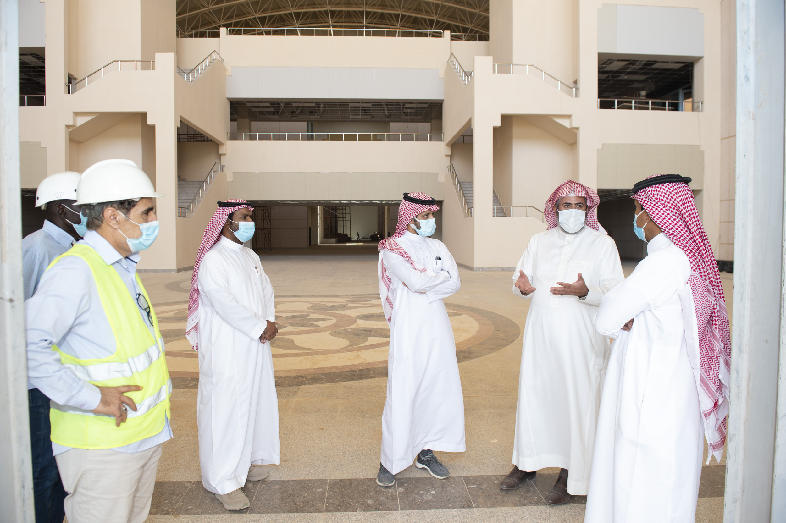 وكيل الجامعة يتفقد مراحل العمل في مشاريع ومرافق الجامعة بالمجمعة وحوطة سدير