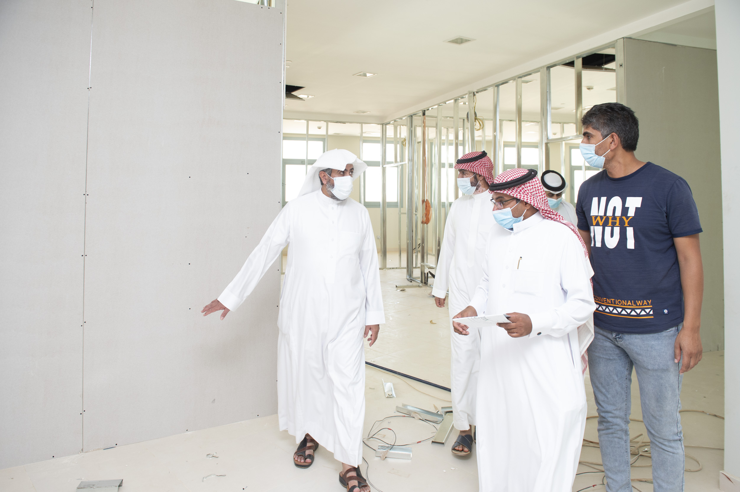 وكيل الجامعة يتفقد أعمال تجهيز المقر الجديد لإدارة الخدمات الطبية
