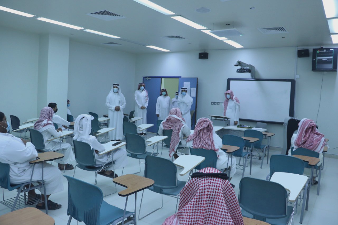 وكيل الجامعة للشؤون التعليمية يزور كلية التربية بالزلفي