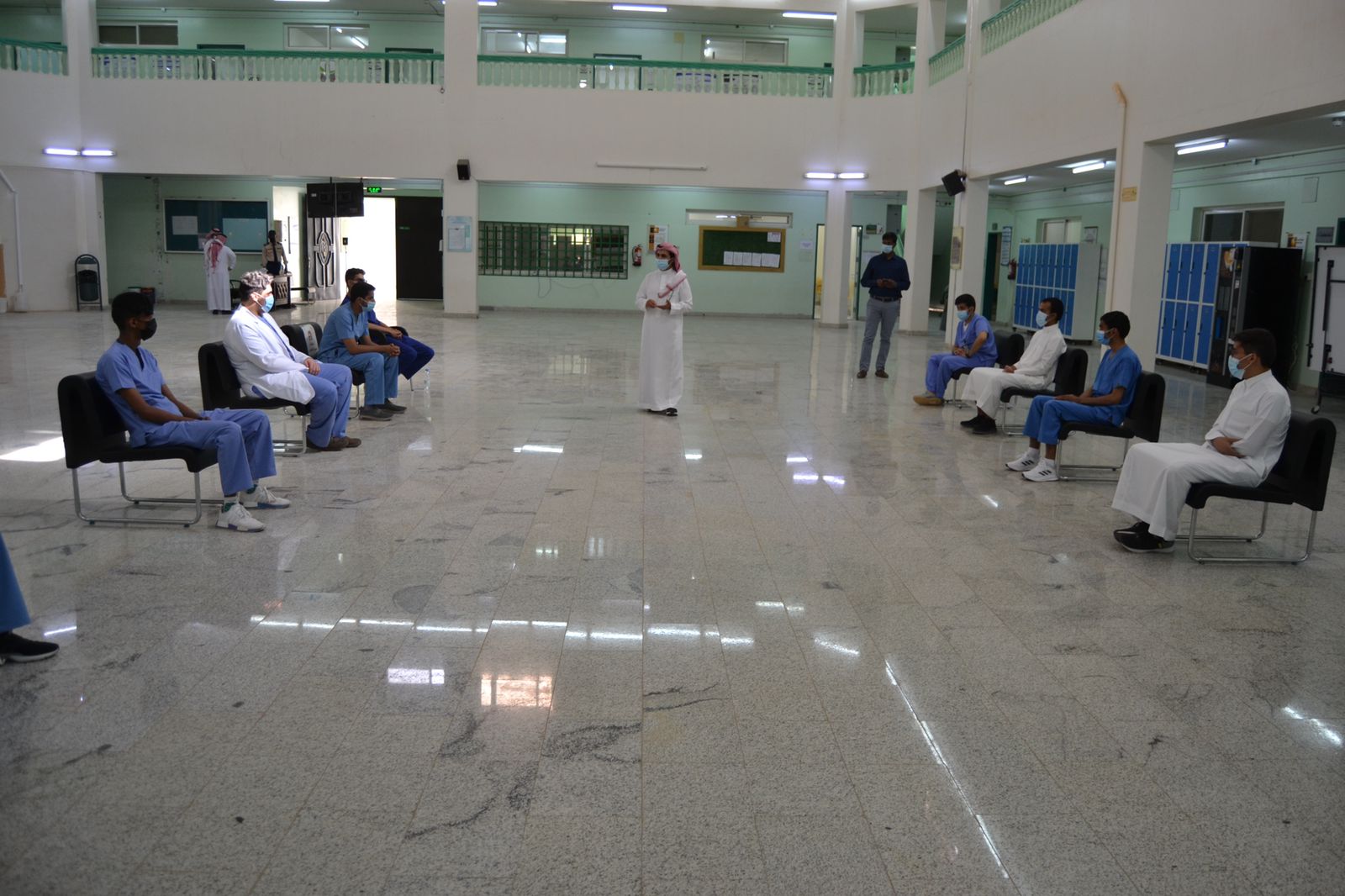 وكيل الجامعة للشؤون التعليمية يزور طب الأسنان