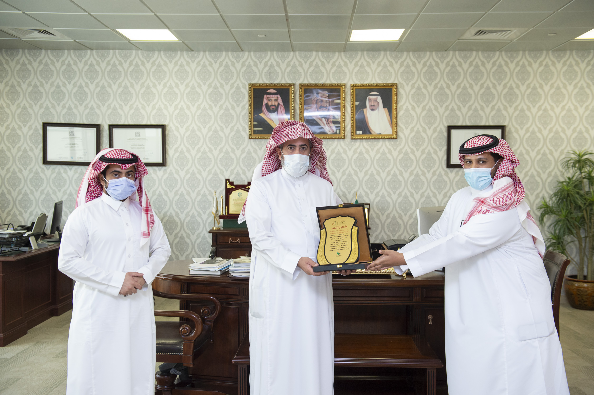 سعادة وكيل الجامعة يطلع على عدد من تقارير أعمال الإدارة
