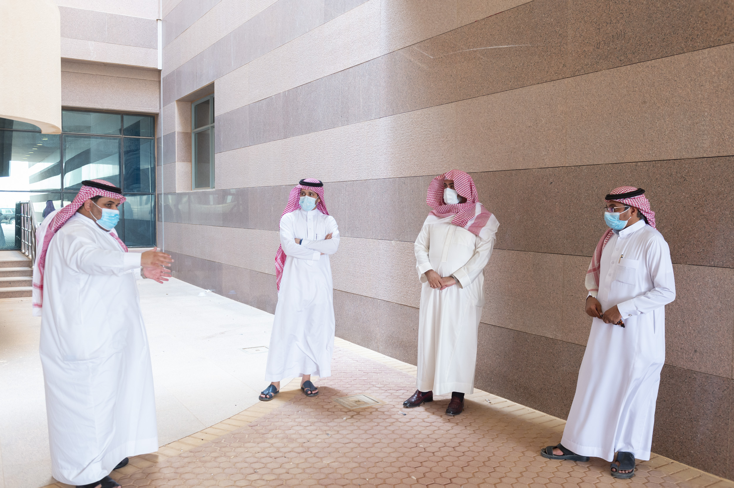 وكيل الجامعة يتفقد جاهزية مكتب خدمات الطالبات بالمدينة الجامعية