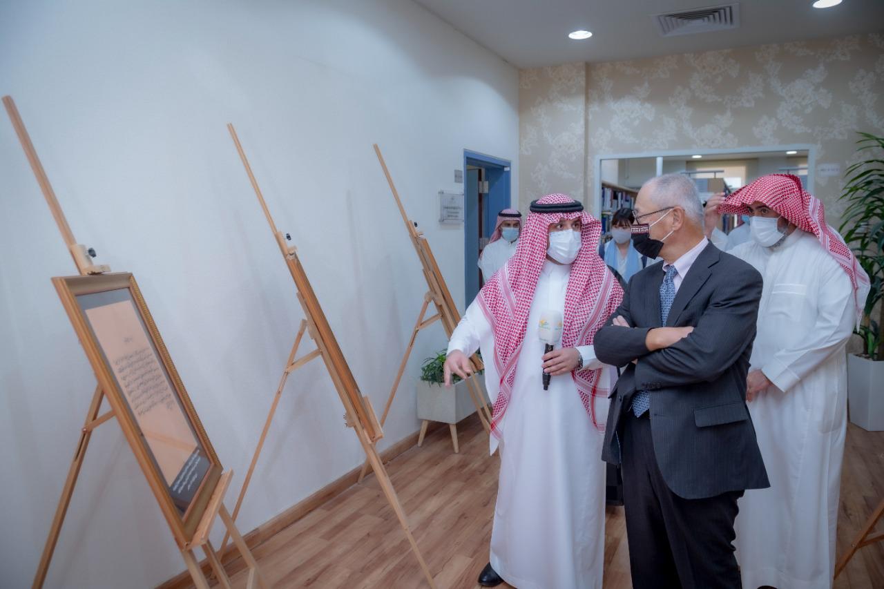سعادة سفير دولة اليابان بالمملكة يزور المكتبة المركزية بعمادة شؤون المكتبات
