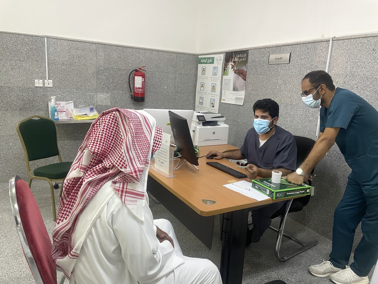 الخدمات الطبية المتنقلة تنفذ مبادرة حملة تطعيم لقاح فايروس كورونا لعدد من المراكز