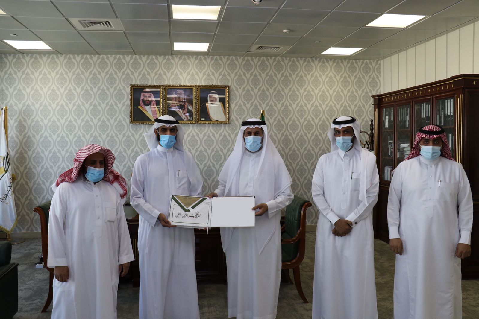 وكيل الجامعة للشؤون التعليمية يستقبل كلية الزلفي