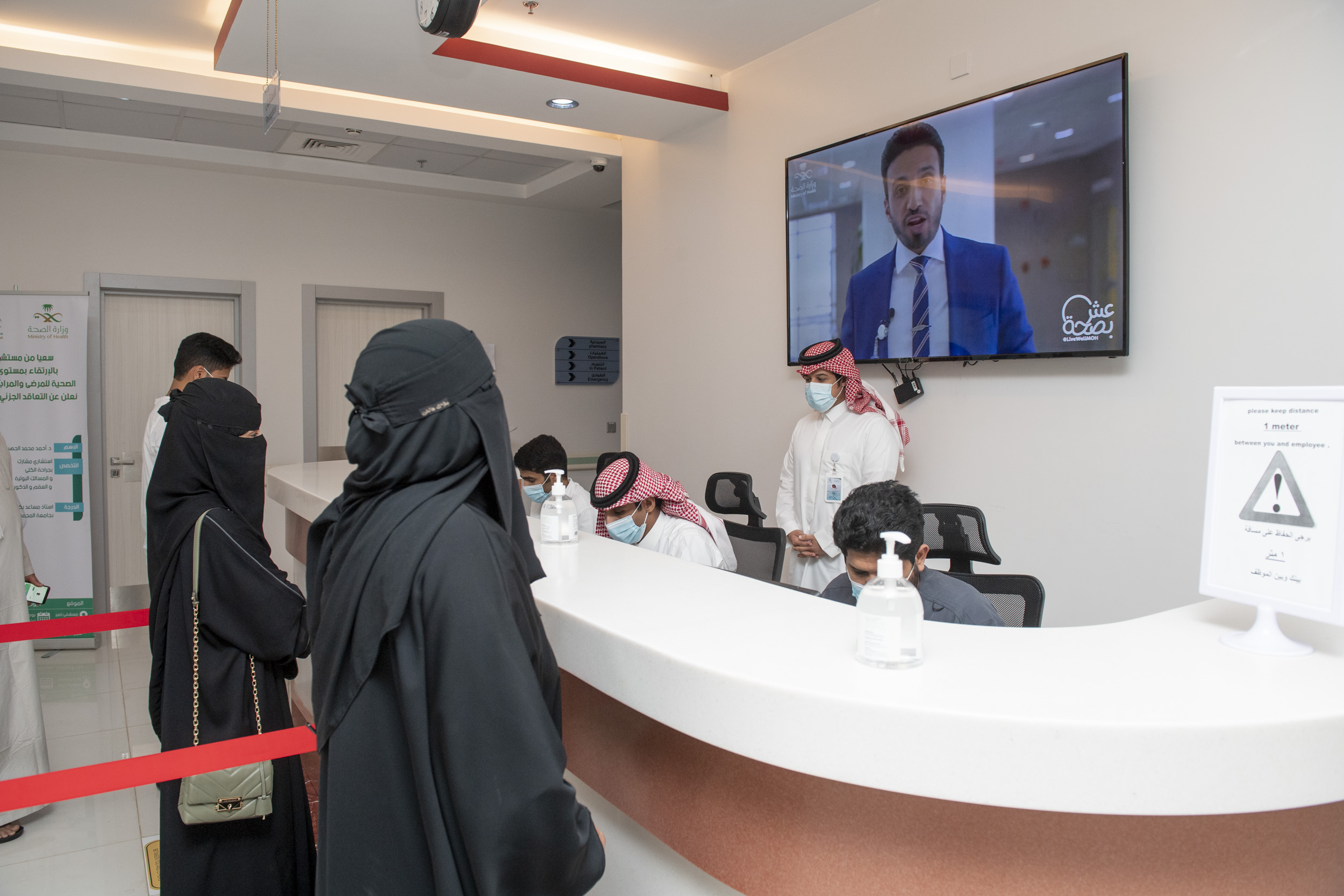 الخدمات الطبية المتنقلة تنفذ مبادرة حملة تطعيم لقاح فايروس كورونا لعدد من المراكز