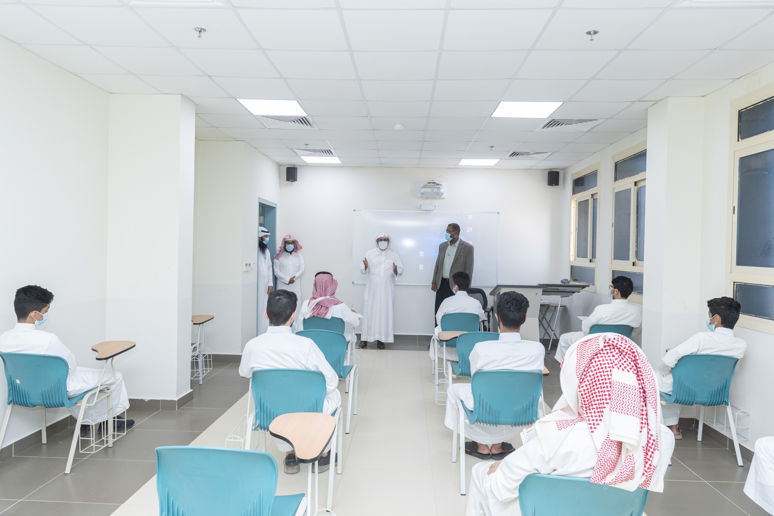 وكيل الجامعة يتفقد كلية العلوم والدراسات الإنسانية بحوطة سدير