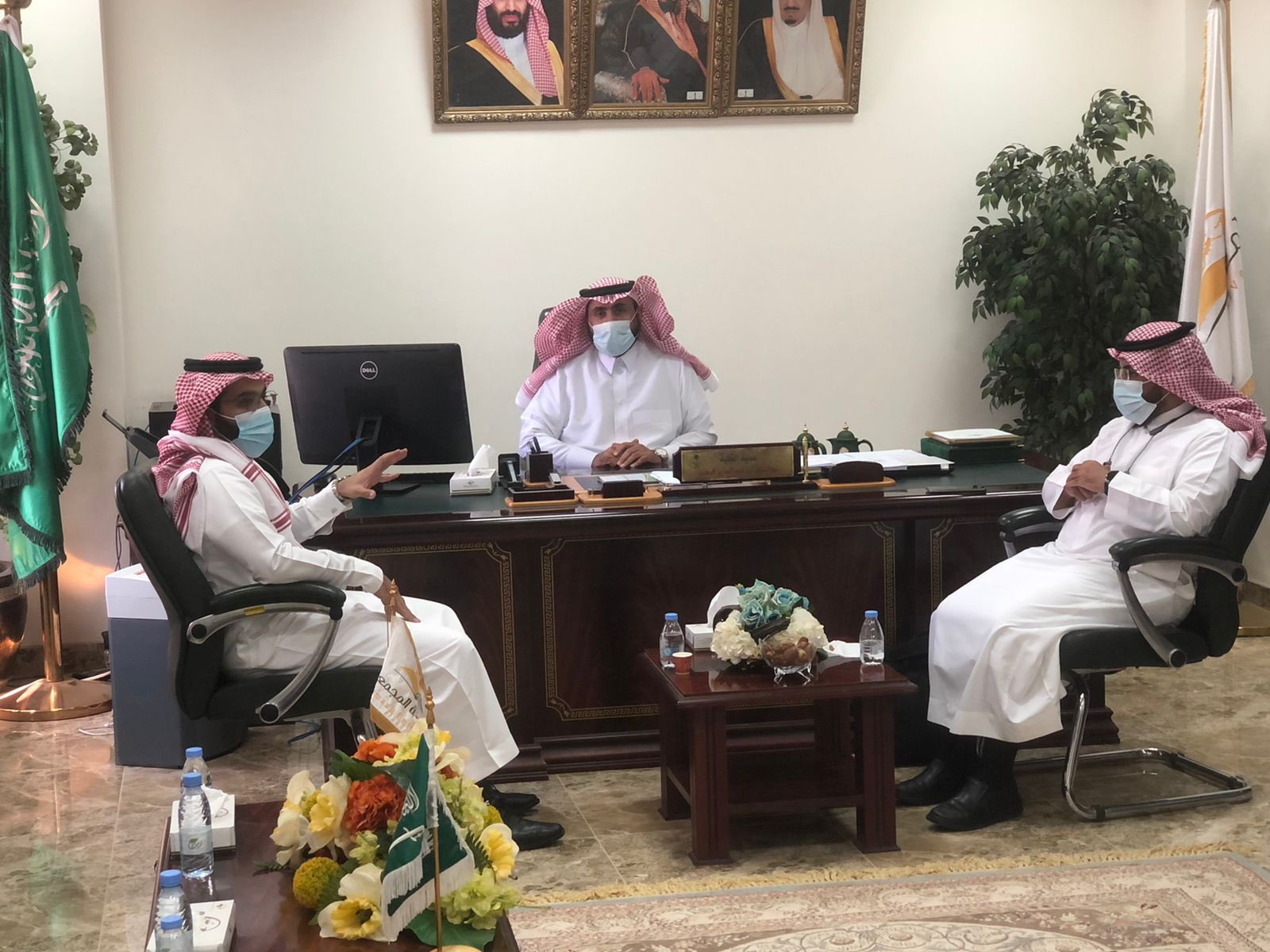 بإشراف وكيل الجامعة للشؤون التعليمية... فريق العمل المختص يزور كلية العلوم والدراسات الإنسانية برماح ويناقش خطط العمل ذات الصلة باستكمال برامج الاعتماد الأكاديمي.