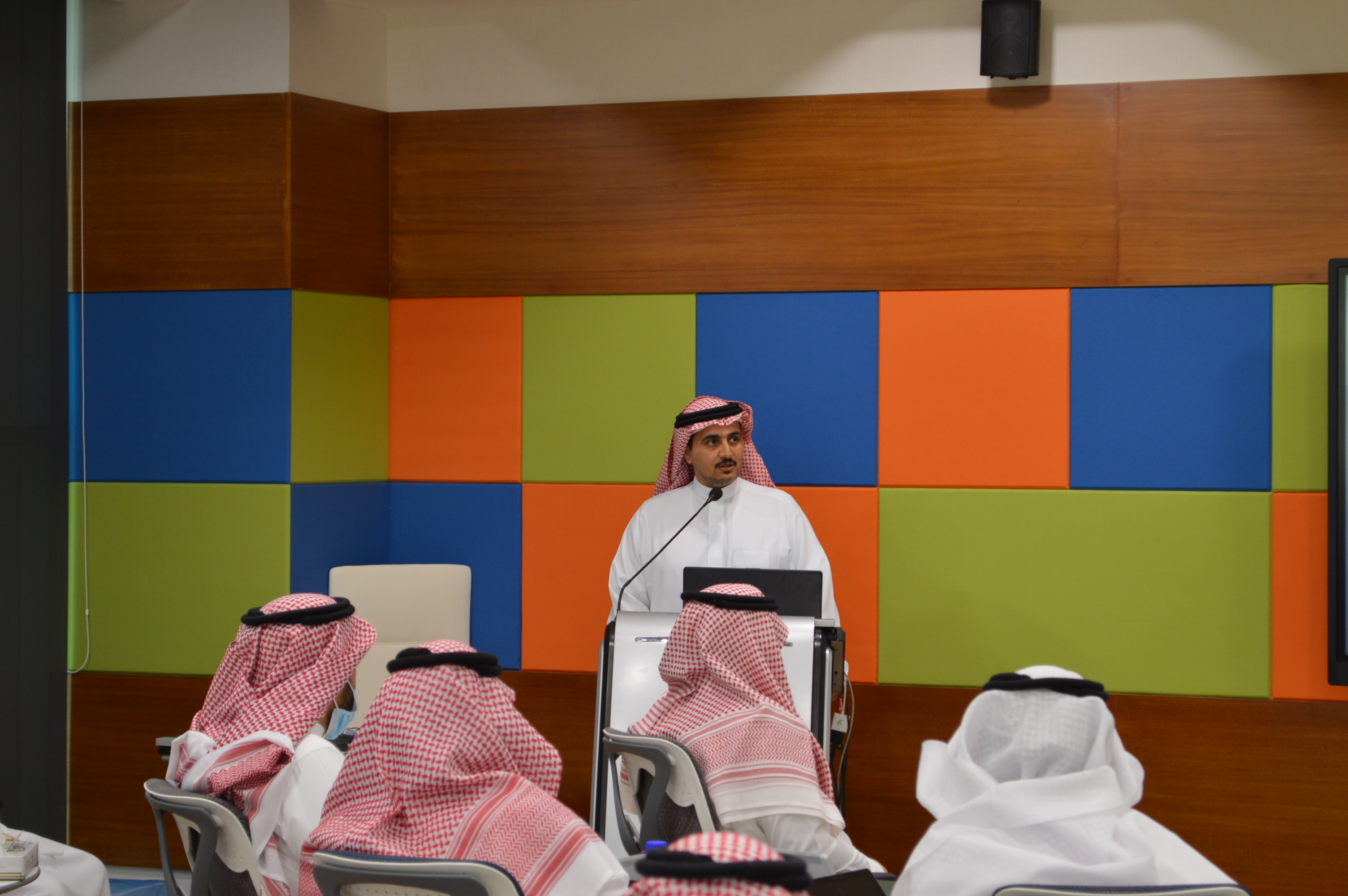 رئيس الجامعة يرعى ملتقى" نحو التميز في البرامج الأكاديمية"