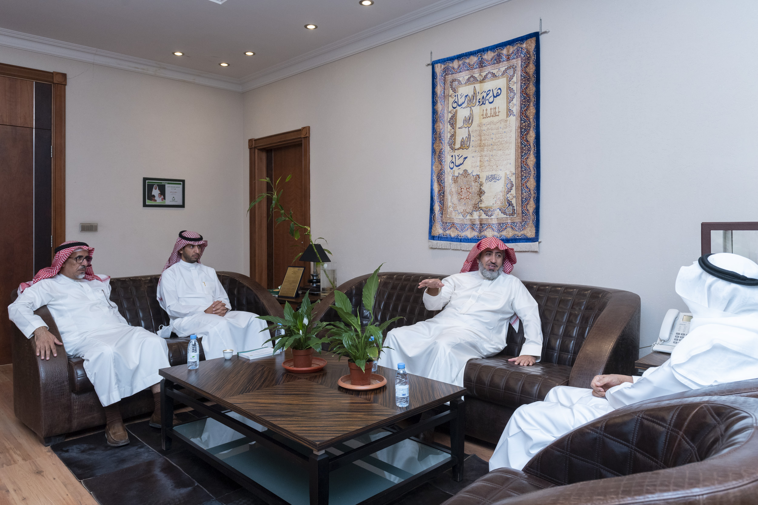 مؤسسة أبراهيم السلطان الخيرية تواصل دعمها للمركز 