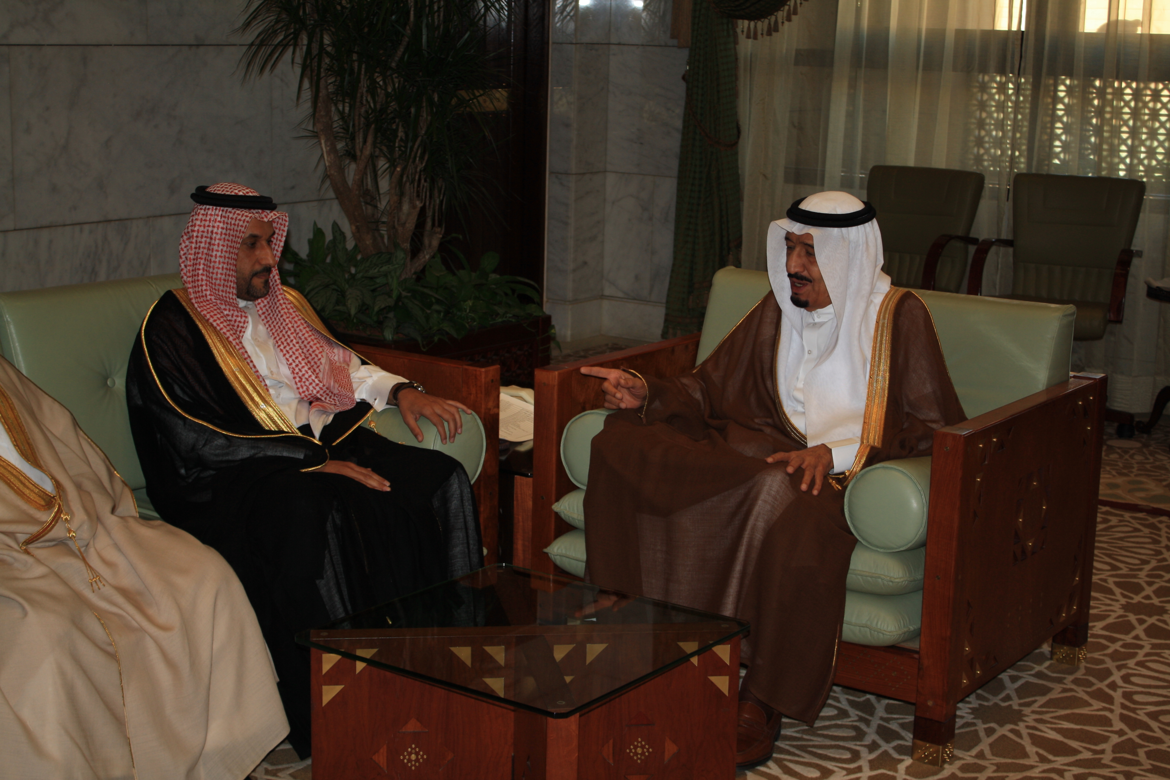 خادم الحرمين الشريفين الملك سلمان بن عبدالعزيز يستقبل معالي…