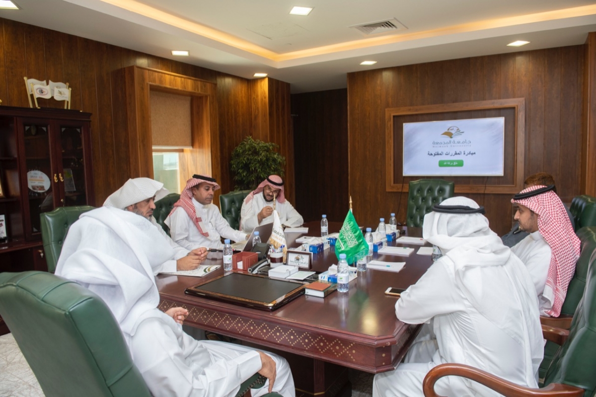معالي رئيس الجامعة يُدشن منصة المقررات المفتوحة بالجامعة…