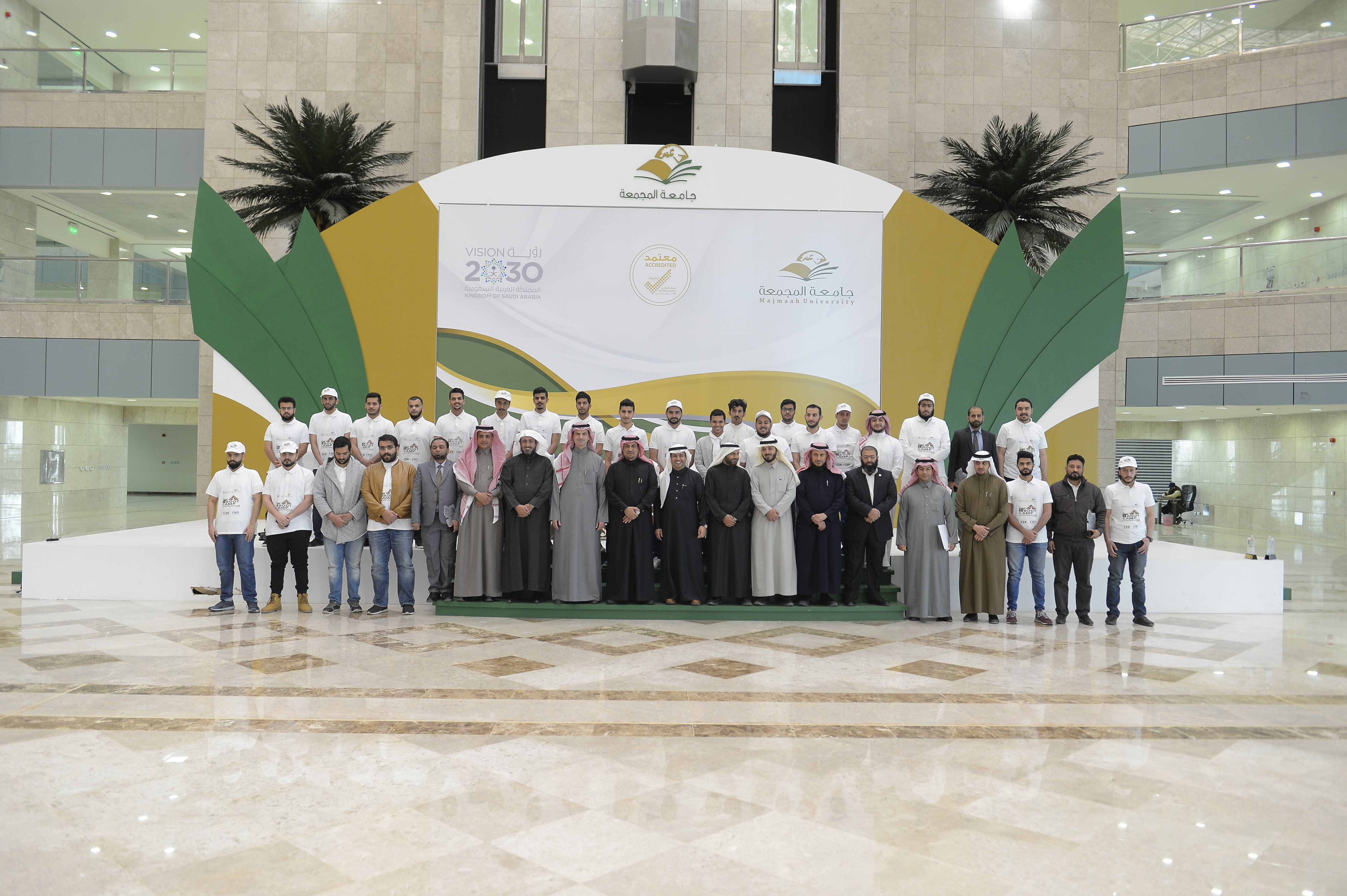 كلية علوم الحاسب والمعلومات تقيم حفل تخريج طلاب المعسكر التق…