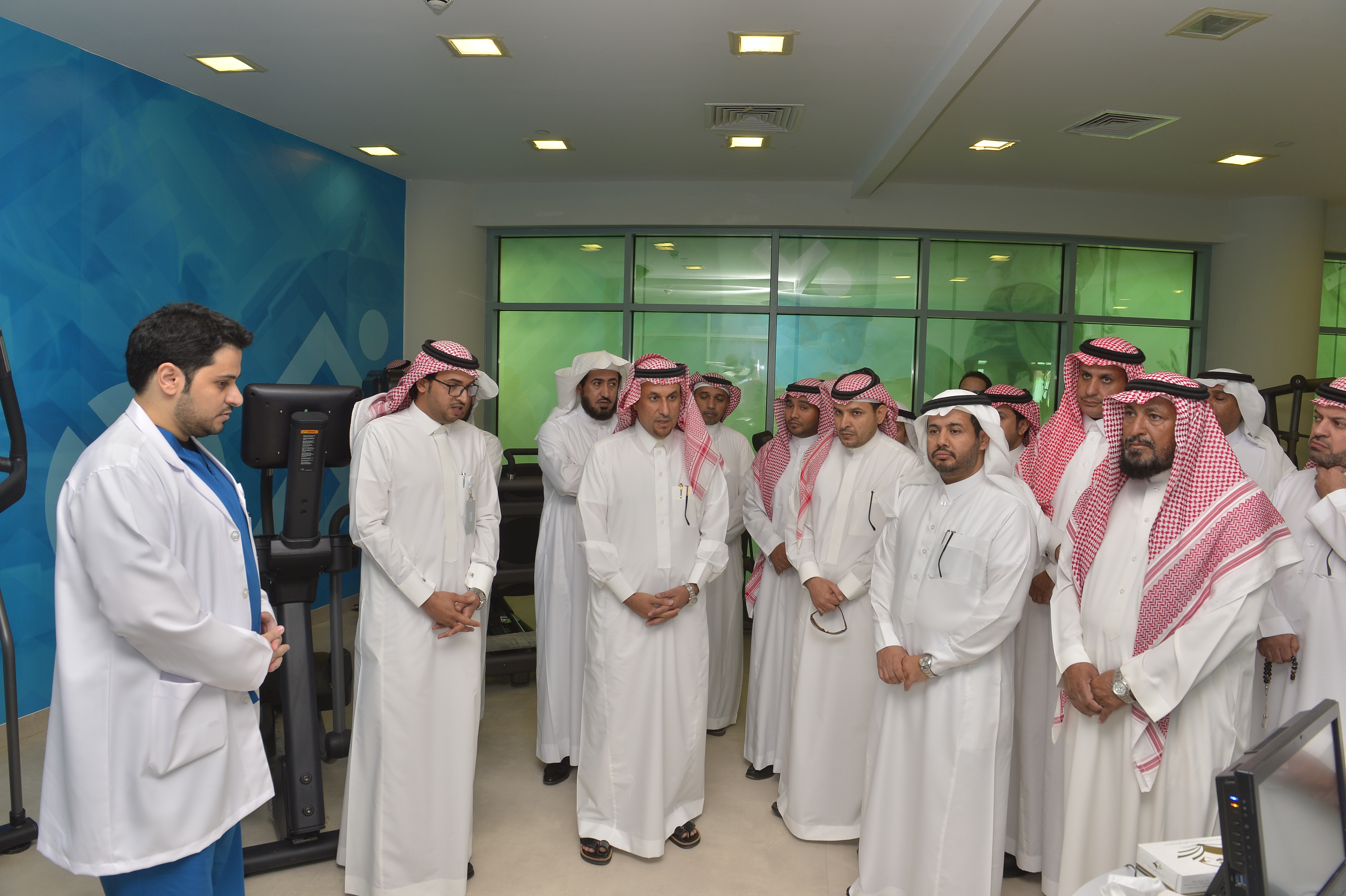 معالي مدير الجامعة يطلق خدمات مركز جامعة المجمعة الدولي لتقن…