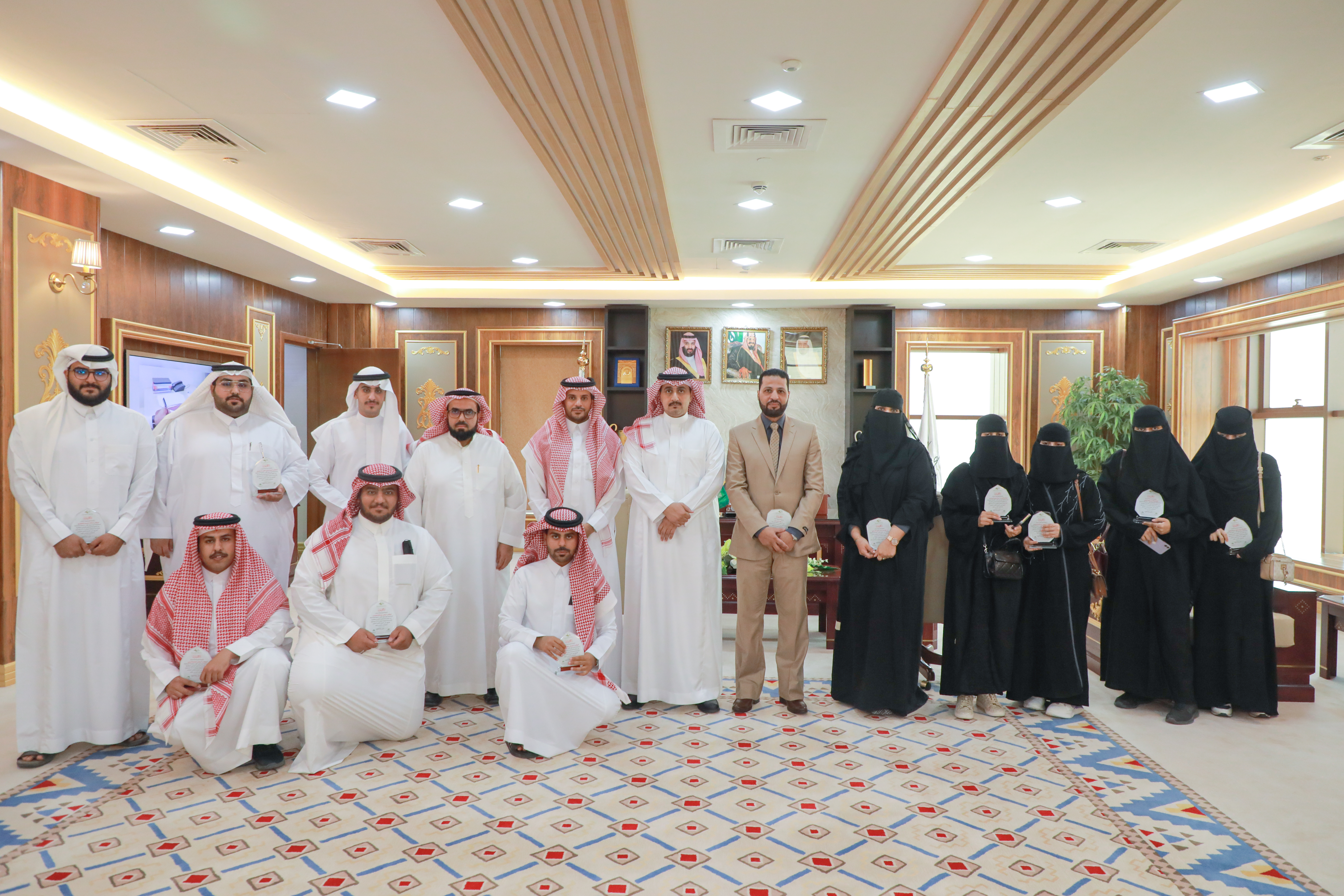 فريق من طلاب الجامعة يحقق مركزاً متقدماً في منافسة التحكيم ا…