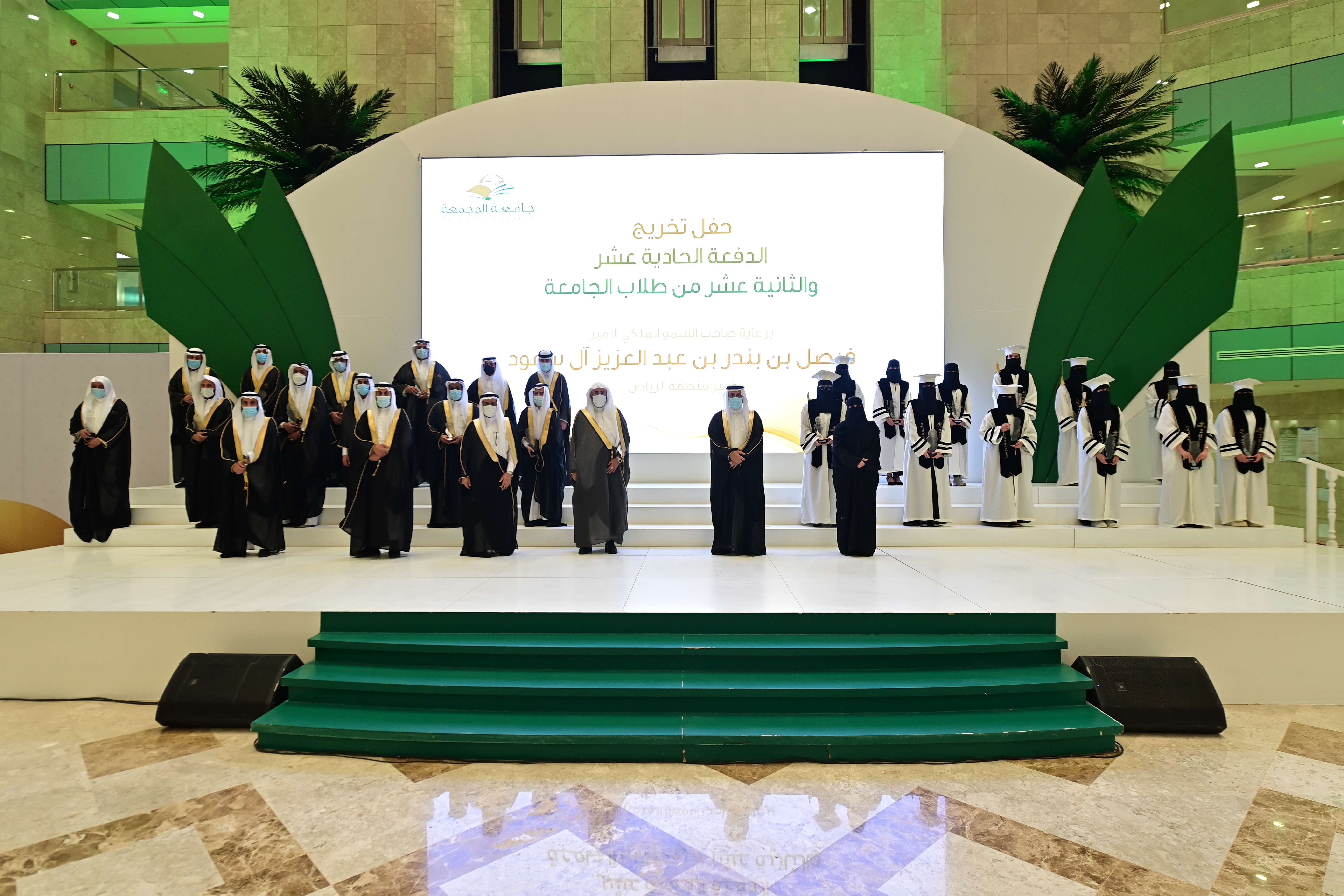 الجامعة تقيم حفل تخريج الدفعة الحادية عشرة والثانية عشرة من…