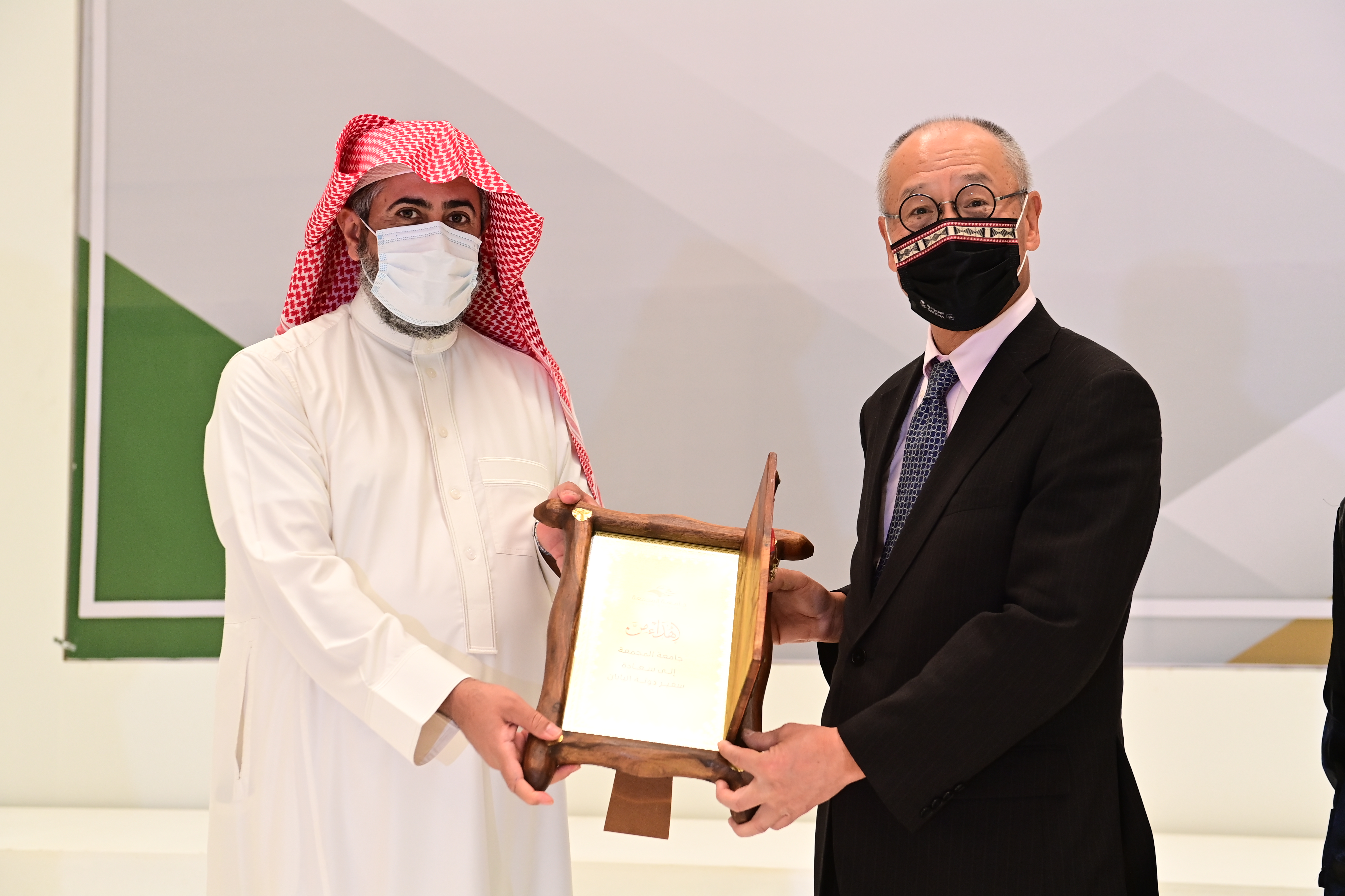 سعادة سفير دولة اليابان يزور الجامعة
