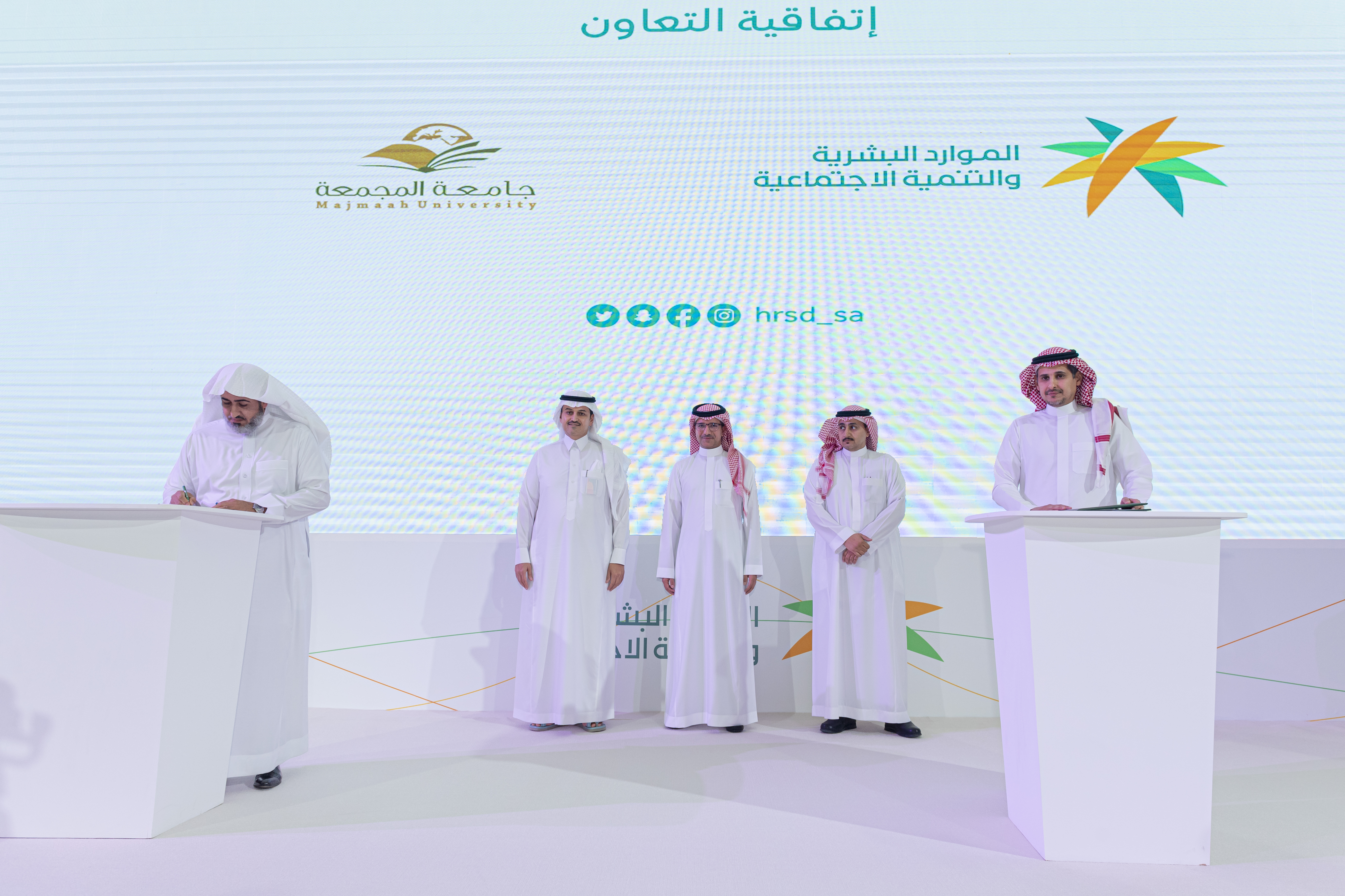 الجامعة توقع اتفاقية تعاون مع وزارة الموارد البشرية والتنمية…