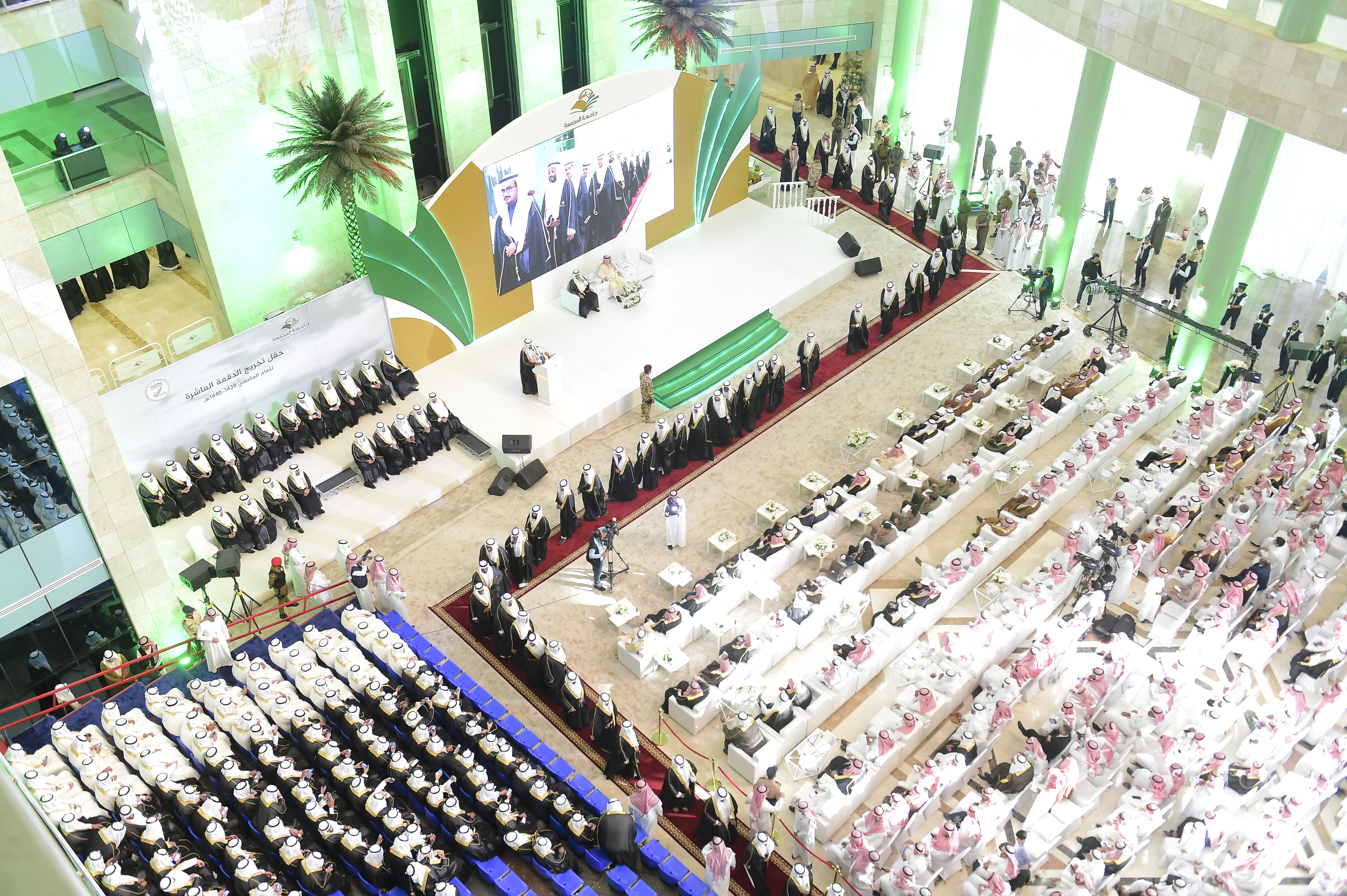 الجامعة تحتفل بتخريج الدفعة العاشرة من طلابها برعاية سمو أمي…