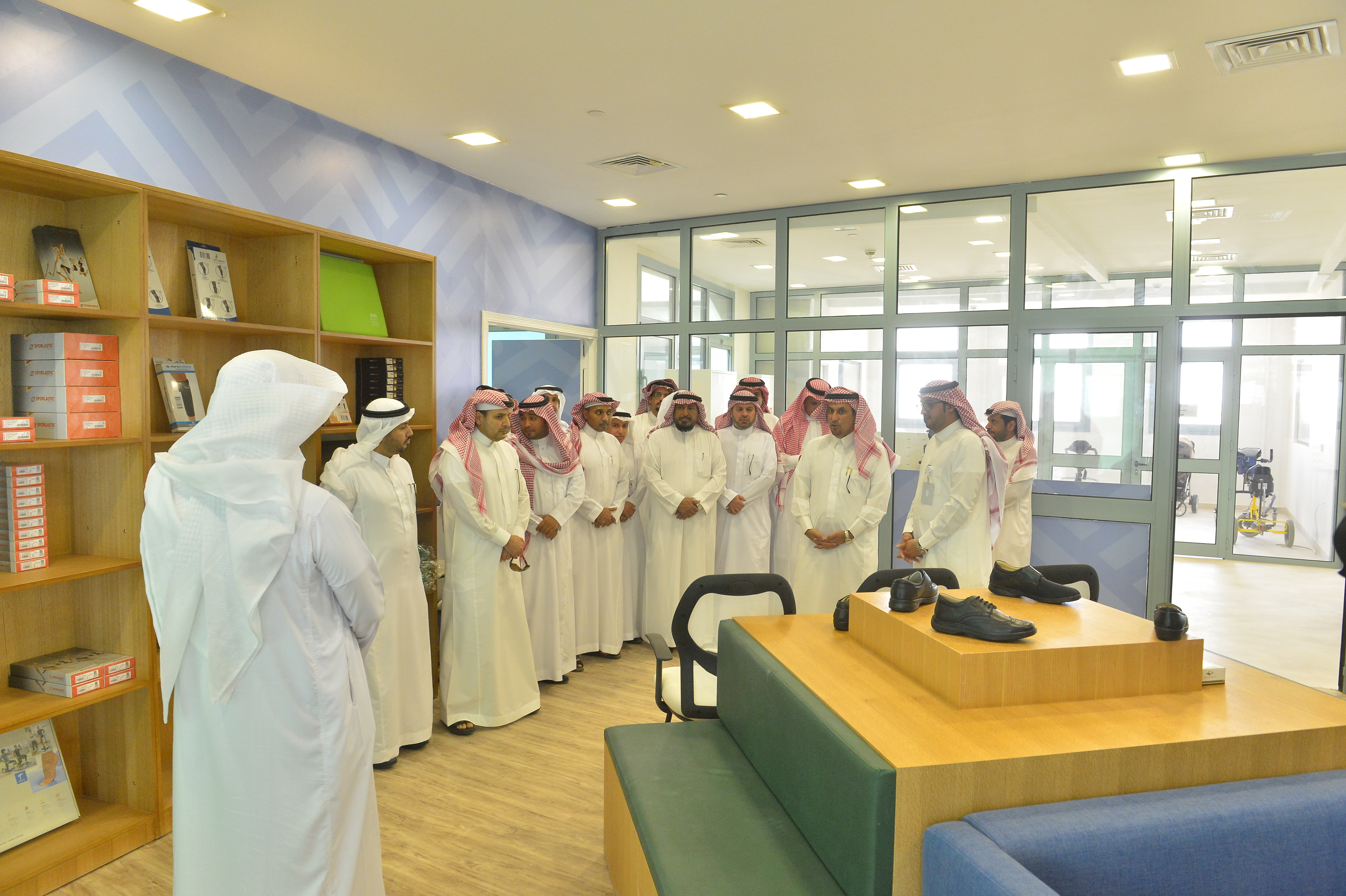 معالي مدير الجامعة يطلق خدمات مركز جامعة المجمعة الدولي لتقن…