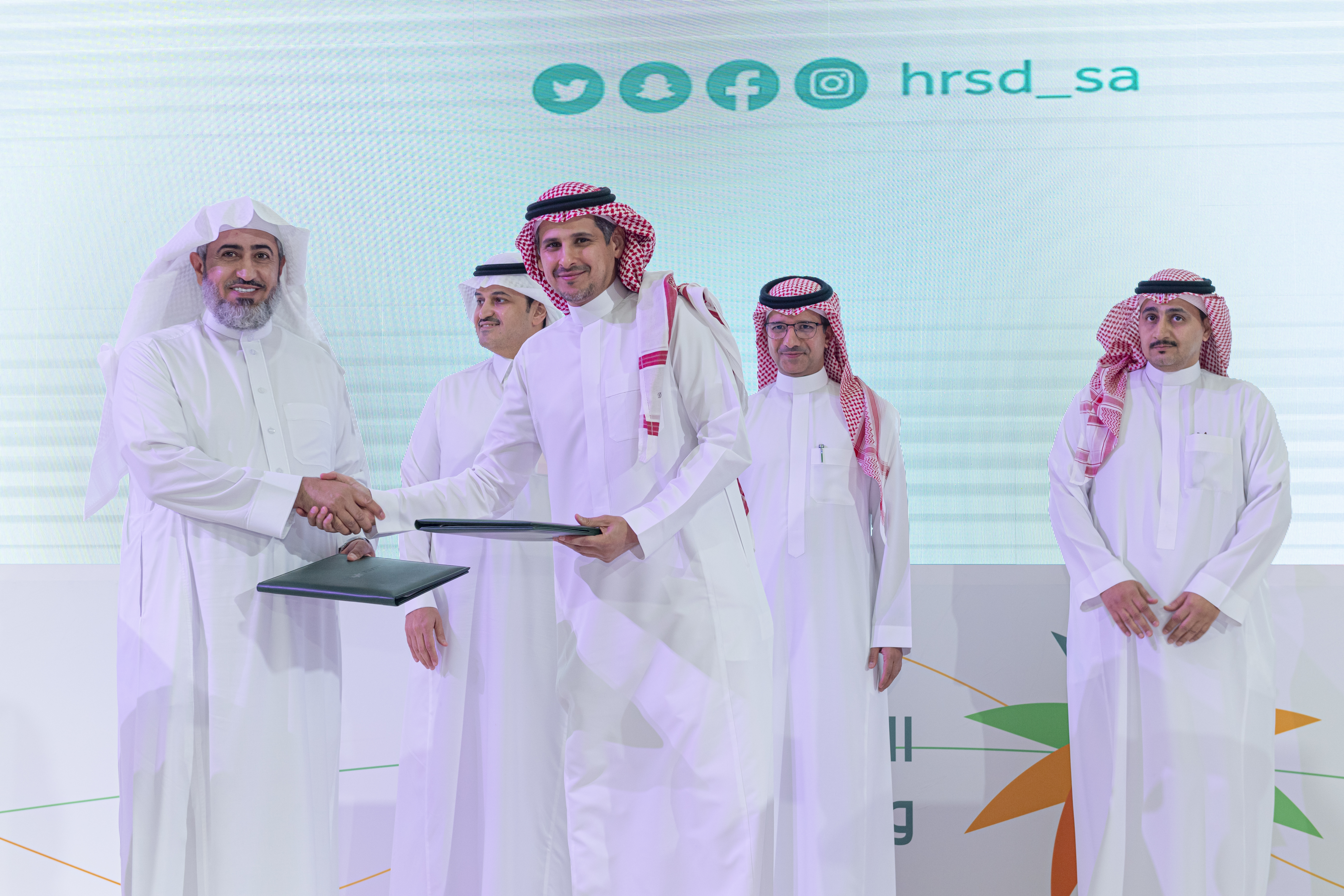 الجامعة توقع اتفاقية تعاون مع وزارة الموارد البشرية والتنمية…