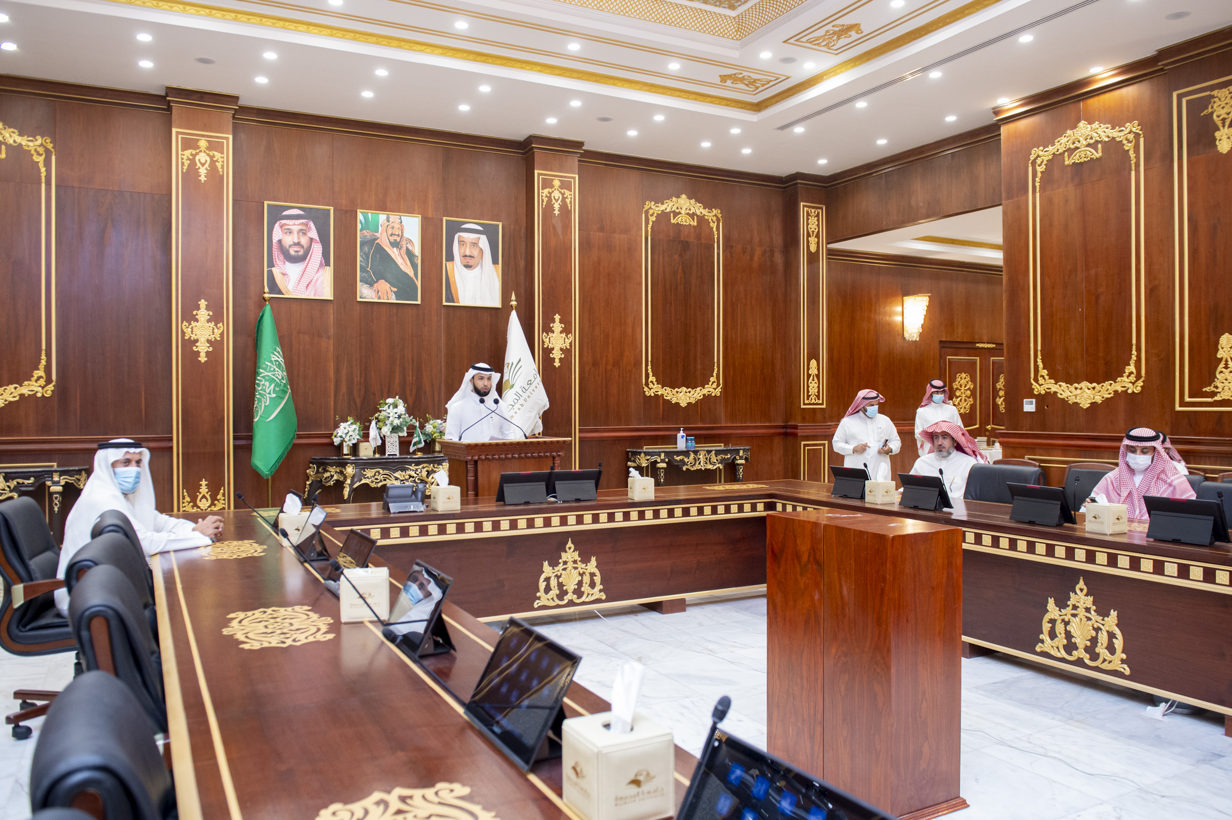 الجامعة تعقد ملتقى مجلس شؤون الأسرة والجامعات ( وحدة الهدف و…