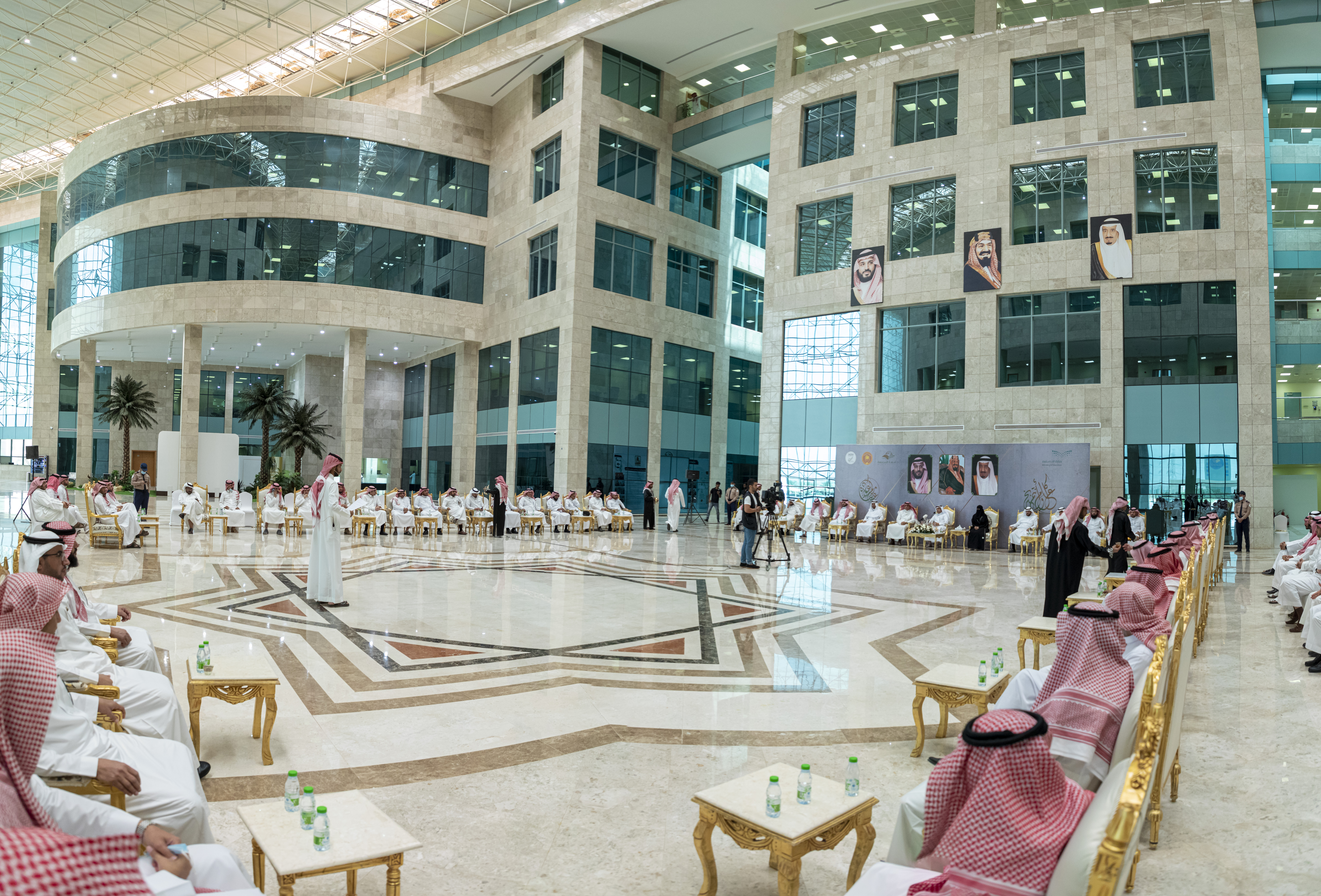 الجامعة تقيم حفل معايدة لمنسوبيها بمناسبة عيد الفطر المبارك 