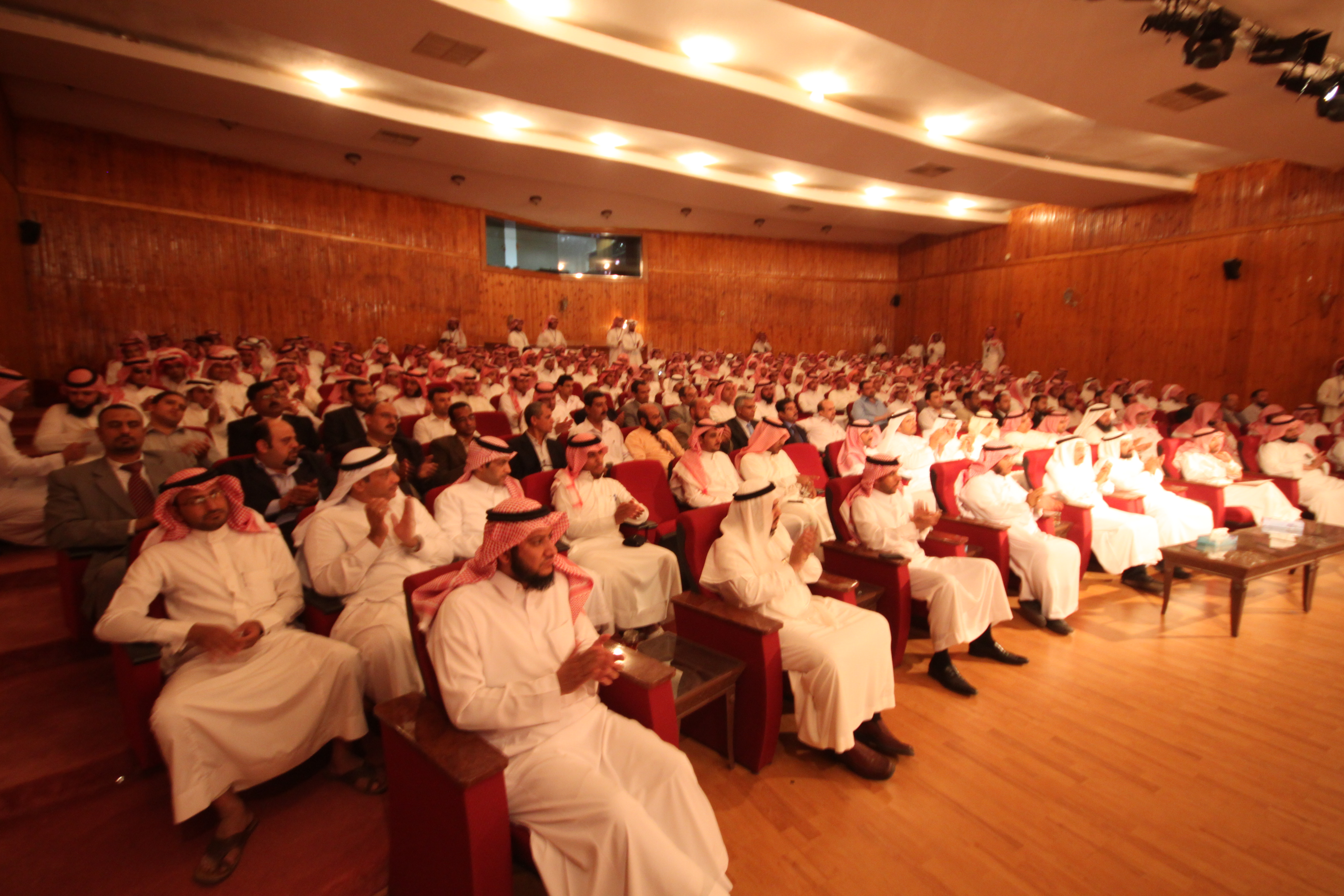 اللقاء الأول لمعالي مدير الجامعة بالطلاب