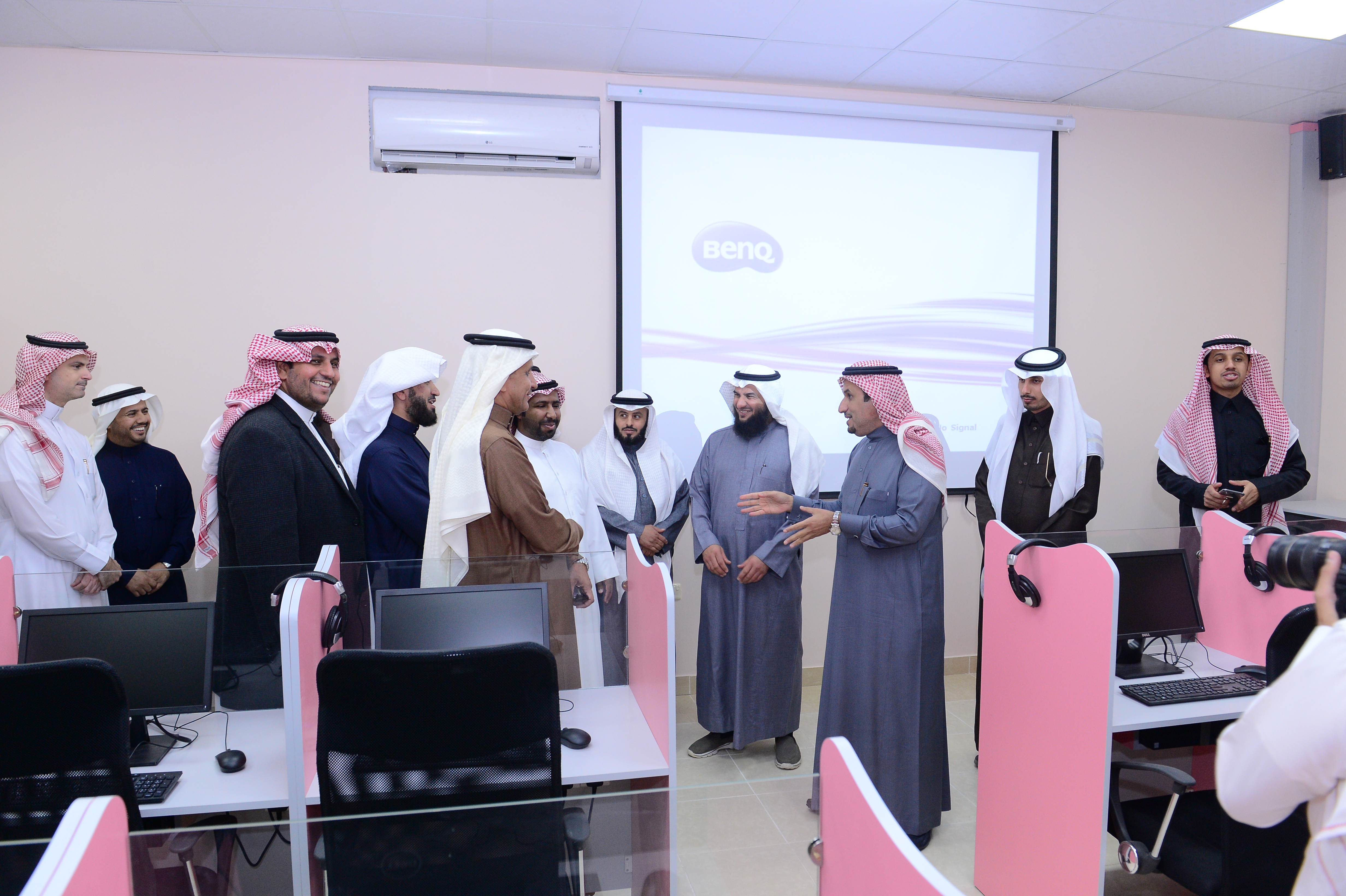معالي مدير الجامعة يفتتح مشروع توسعة أقسام الطالبات بكلية ال…