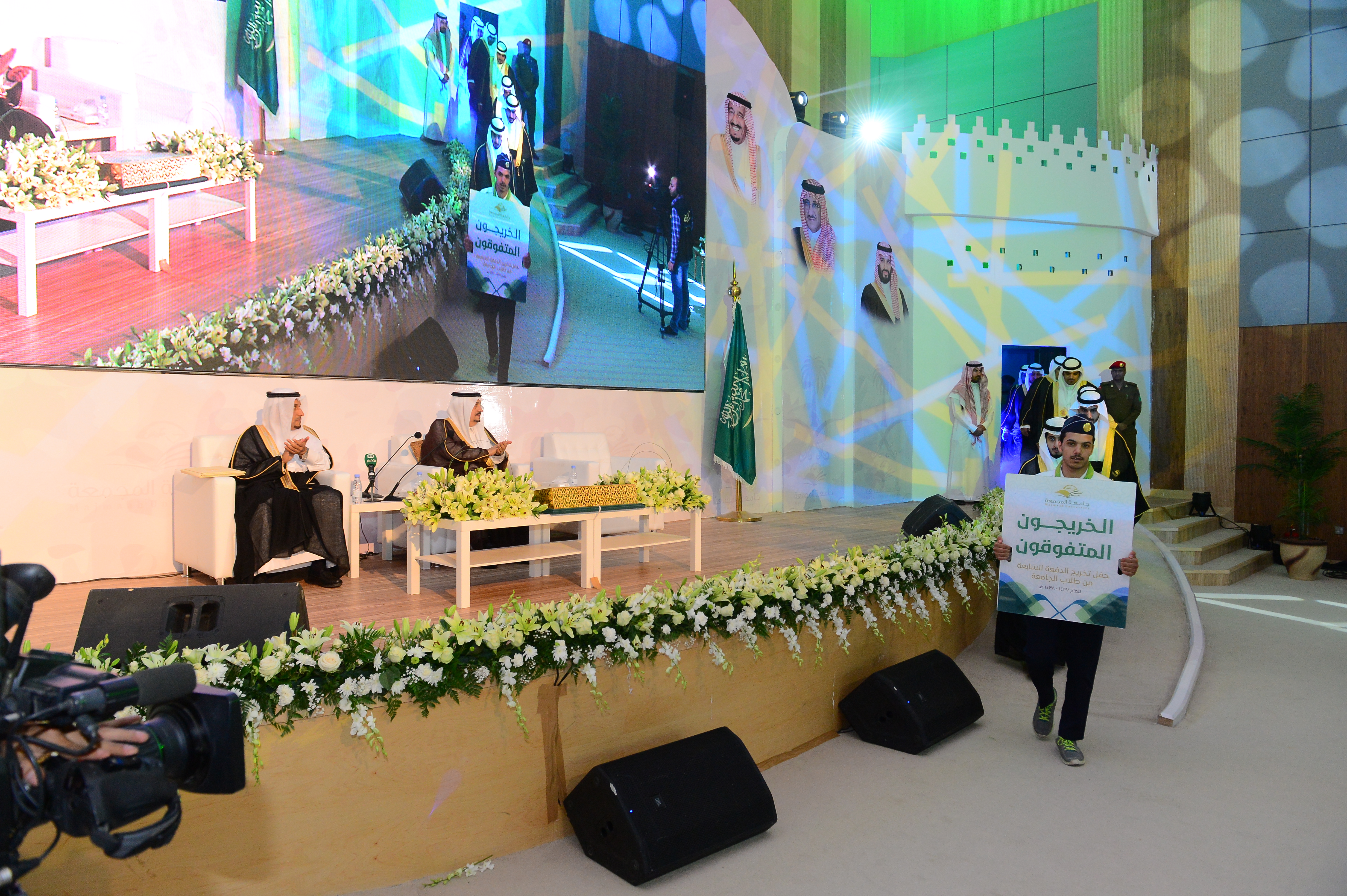 برعاية وتشريف أمير منطقة الرياض ، الجامعة تحتفي بتخريج الدفع…