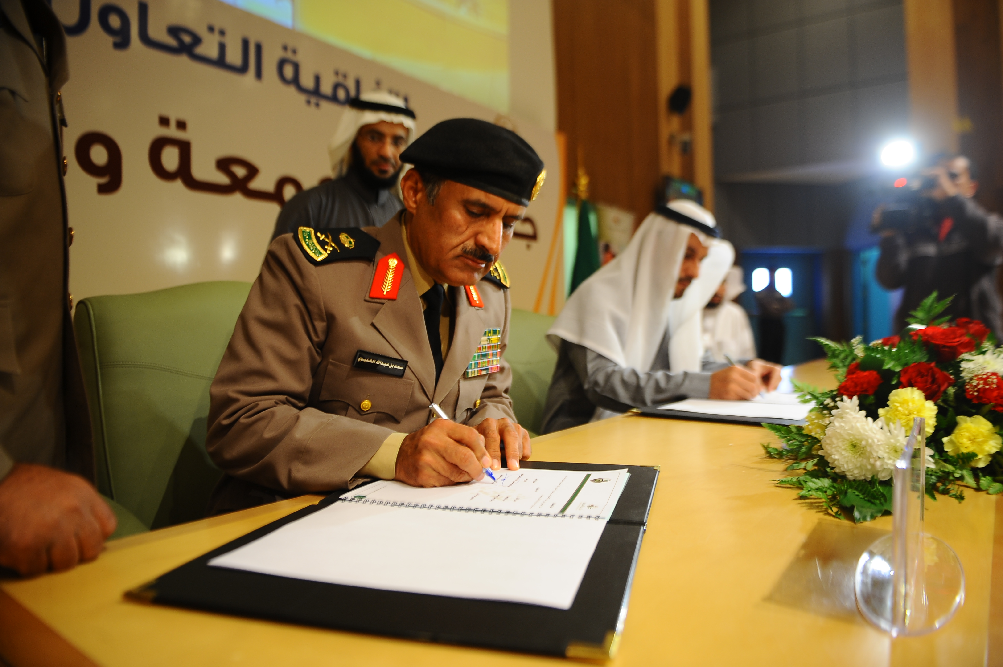 الجامعة والأمن العام يوقعان اتفاقية تعاون 